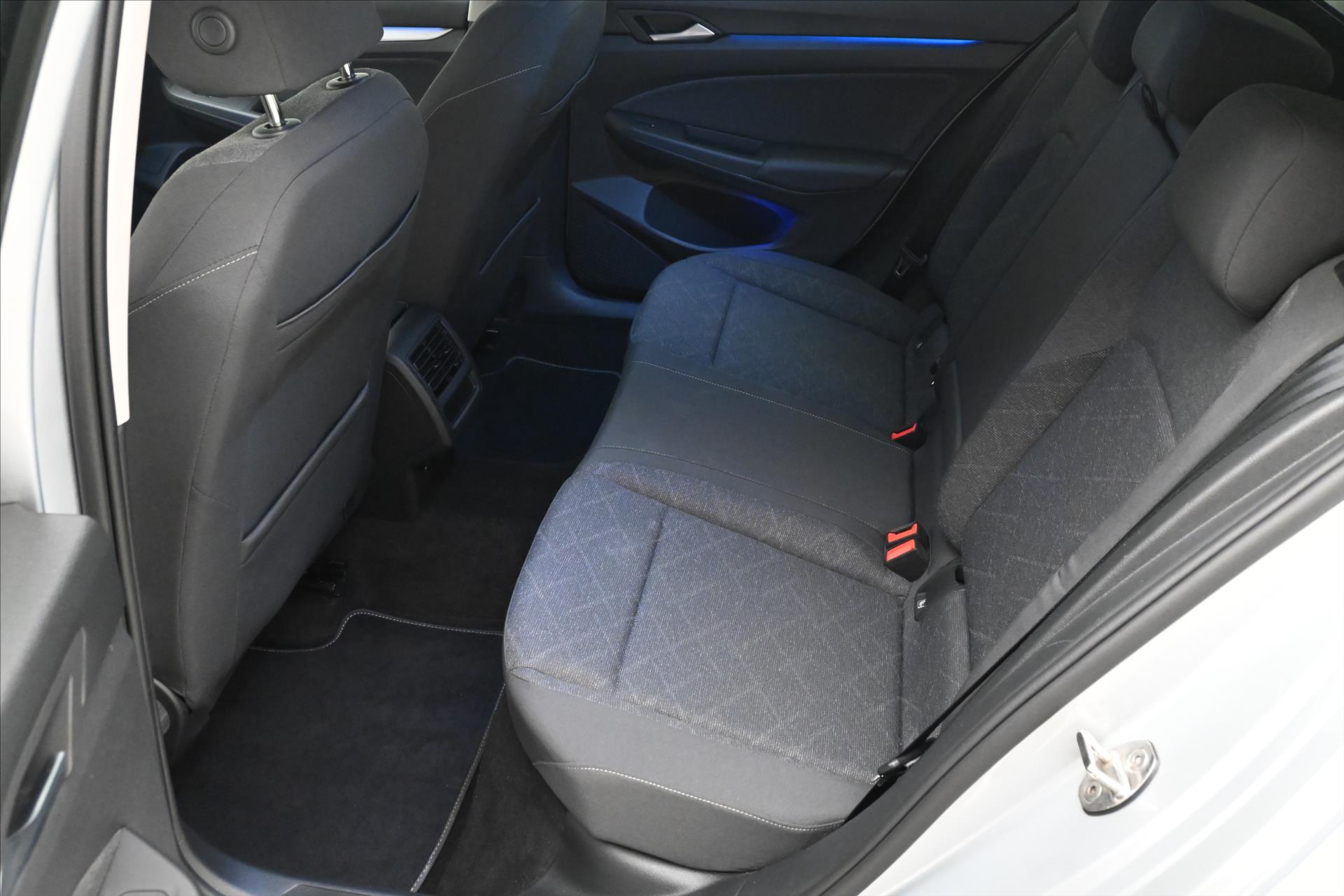 Main photo of the car Volkswagen Golf 2.0 TDI 110kW Life LED Warranty up to 5 years (15)