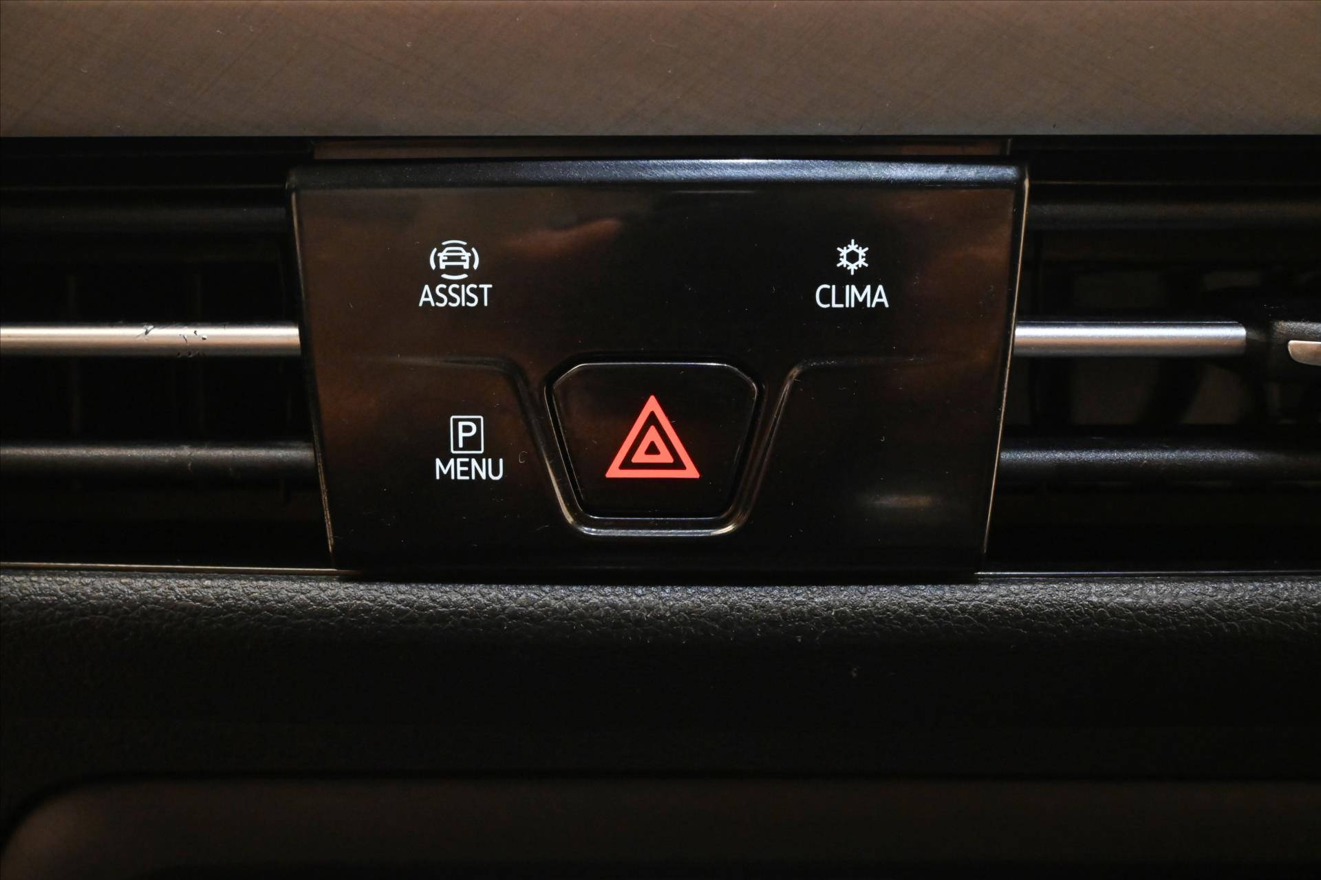 Main photo of the car Volkswagen Golf 2.0 TDI 110kW Life LED Warranty up to 5 years (22)