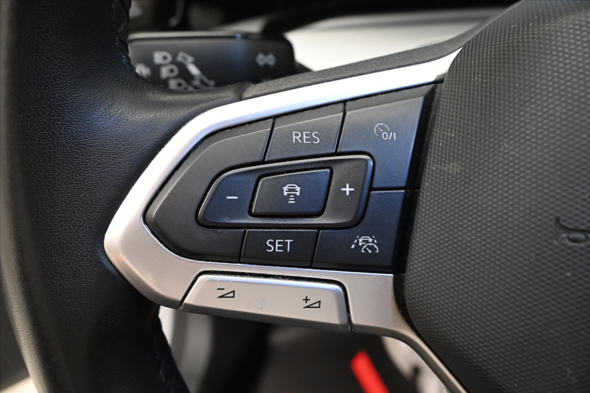 Main photo of the car Volkswagen Golf 2.0 TDI 110kW Life LED Warranty up to 5 years (24)