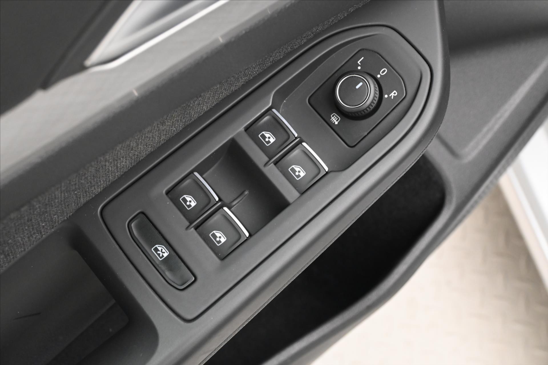 Main photo of the car Volkswagen Golf 2.0 TDI 110kW Life LED Warranty up to 5 years (26)