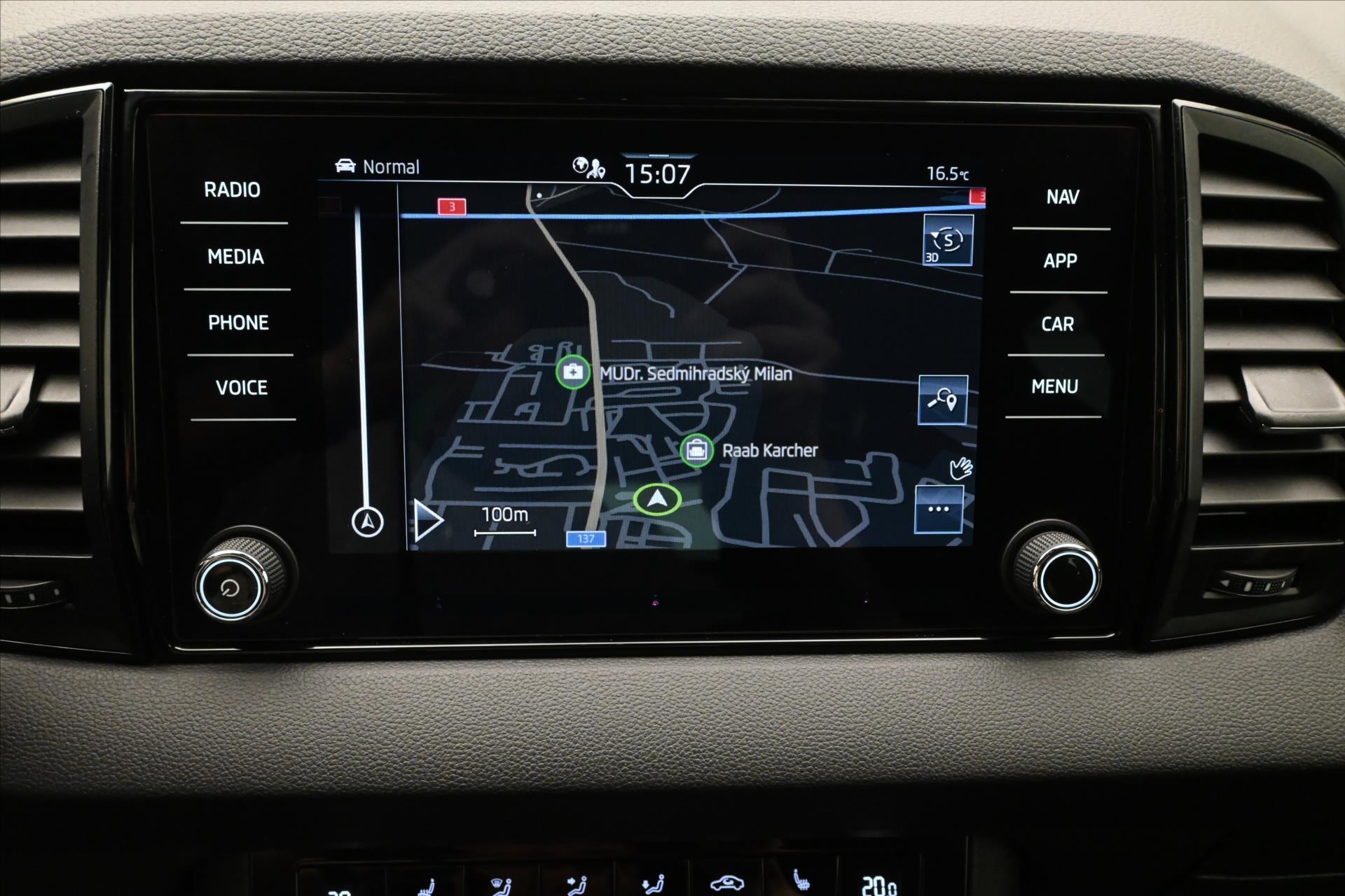 Main photo of the car Skoda Karoq 1.5 TSI 110kW Sportline Business Warranty up to 5 years (21)