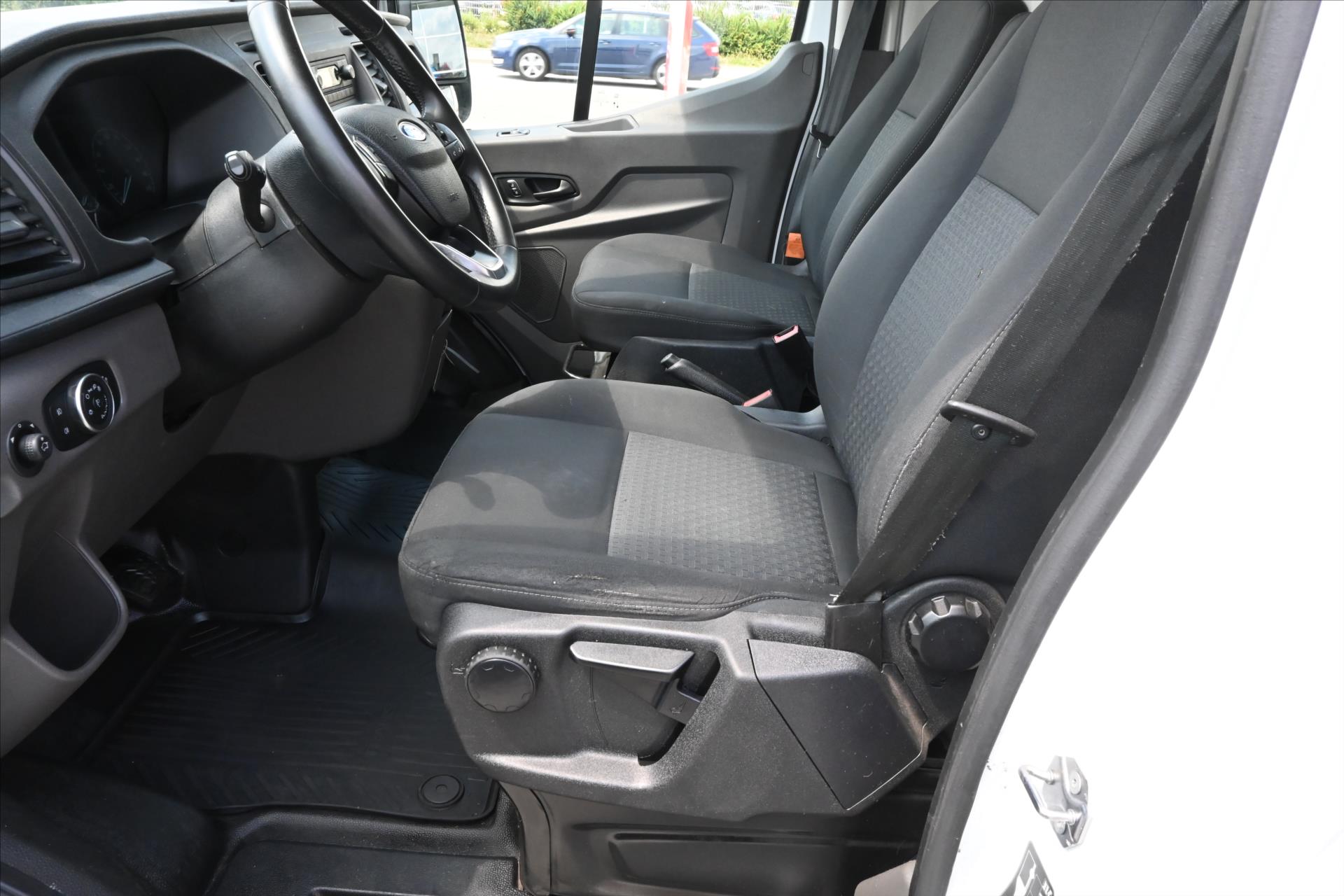 Hlavní fotografie vozu Ford Transit 2,0 TDCI 96kW L4H3 Trend Záruka až 5 let (13)