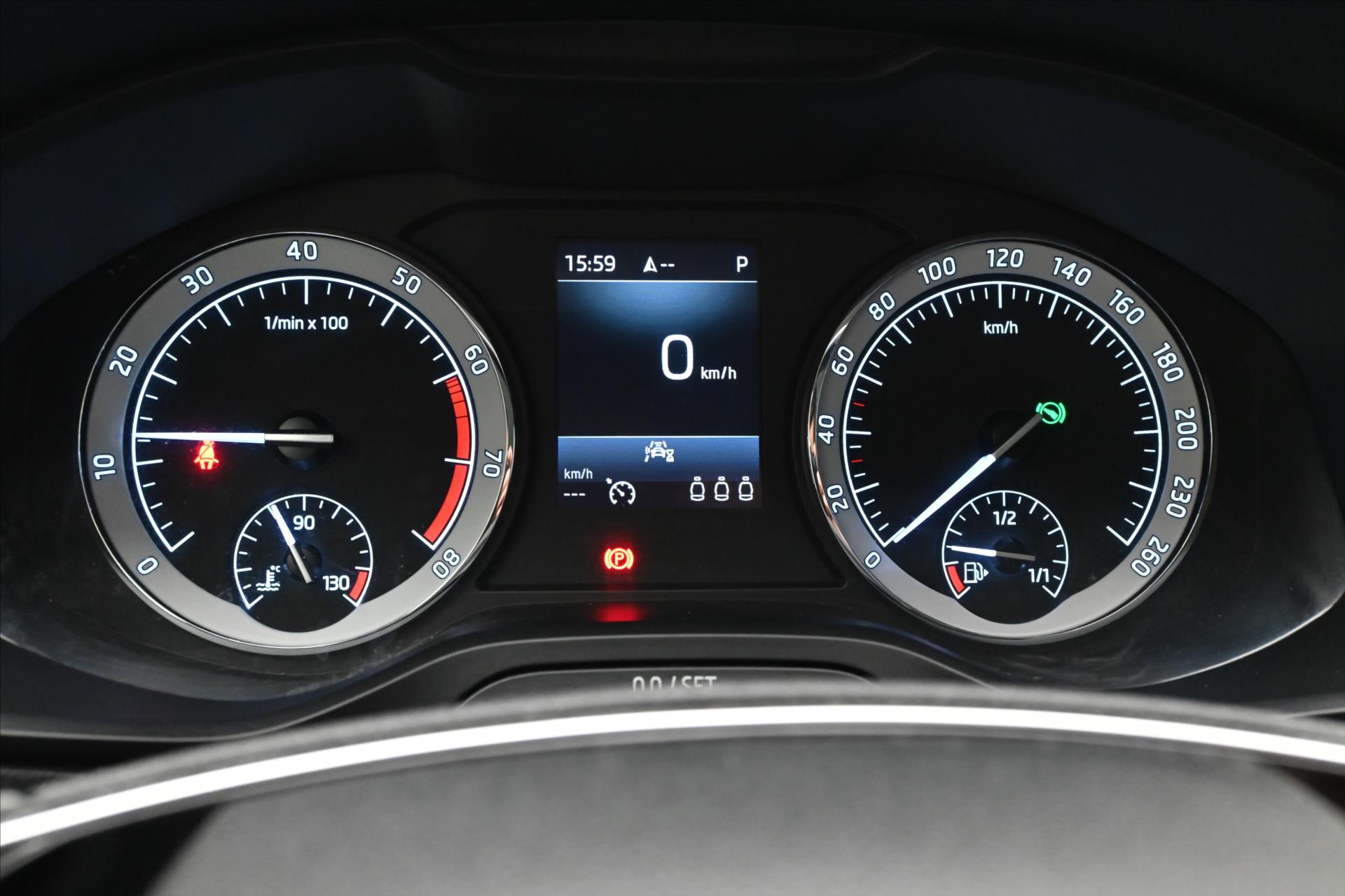 Hlavní fotografie vozu Škoda Karoq 1,5 TSI 110kW DSG Business Záruka až 5 let (17)