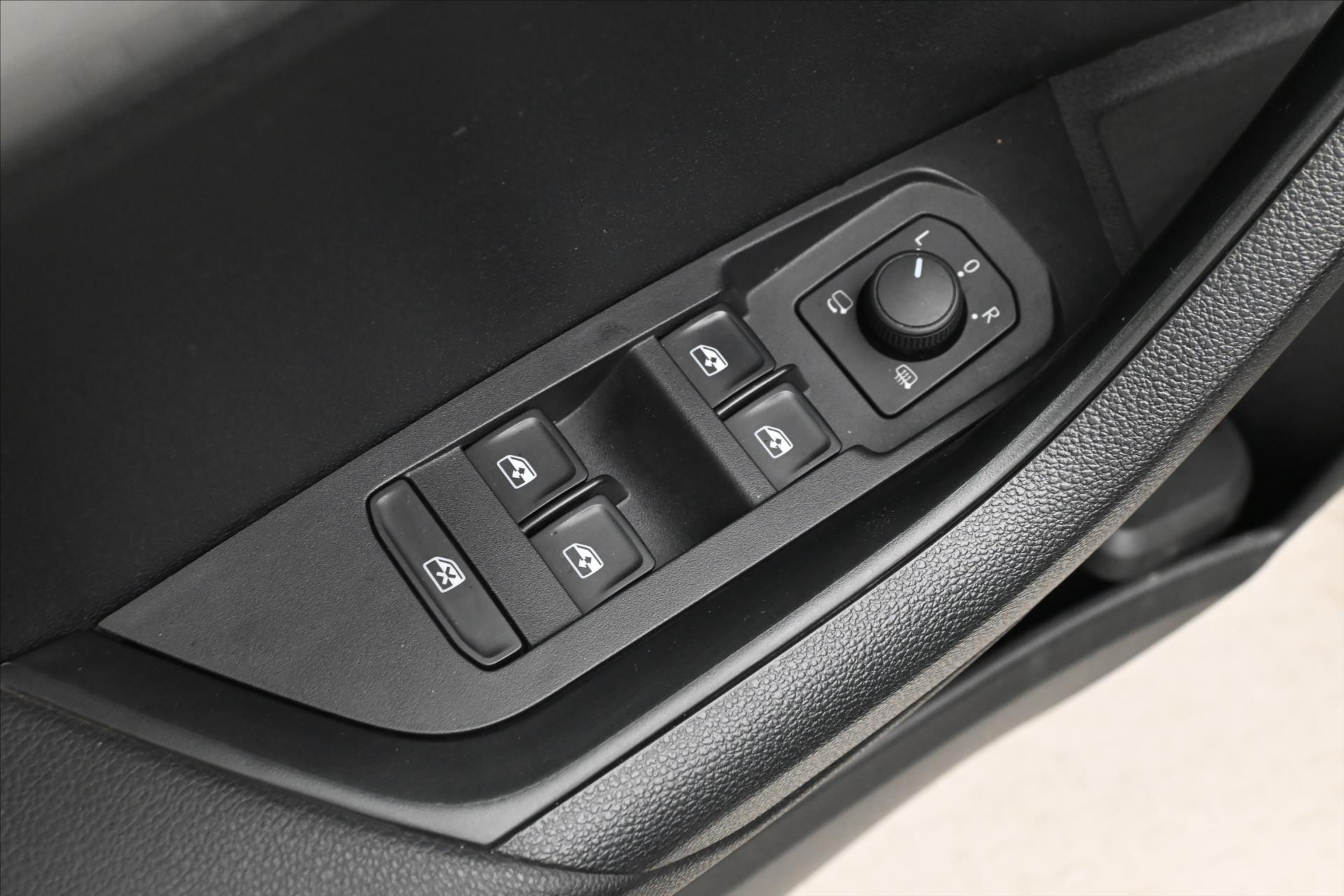 Hlavní fotografie vozu Škoda Karoq 1,5 TSI 110kW DSG Business Záruka až 5 let (26)