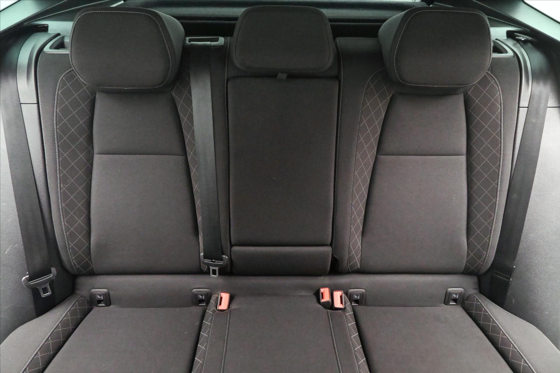 Hlavní fotografie vozu Škoda Karoq 1,5 TSI 110kW DSG Business Záruka až 5 let (28)