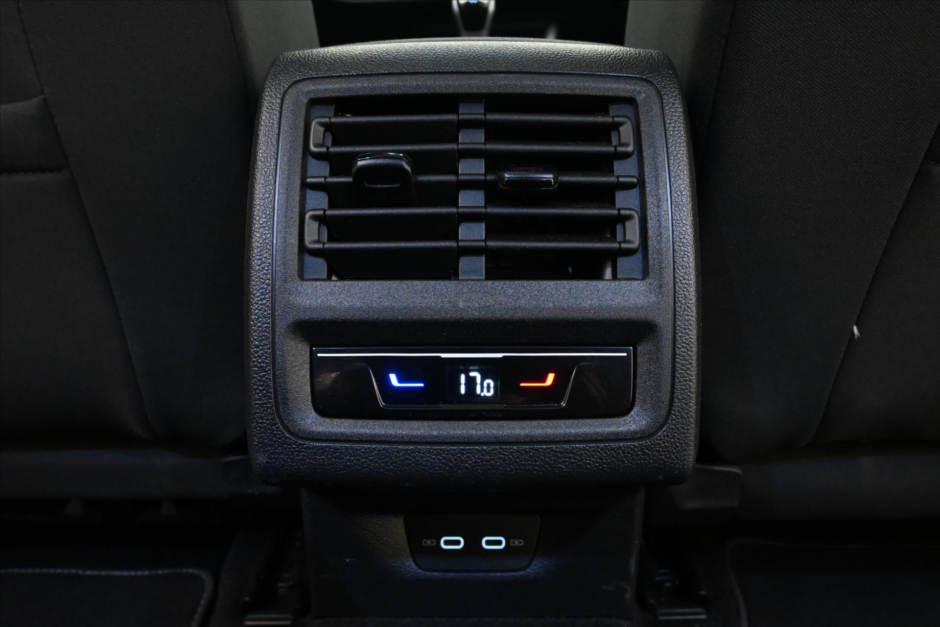 Main photo of the car Volkswagen Golf 2.0 TDI 110 kW Life Warranty up to 5 years (23)