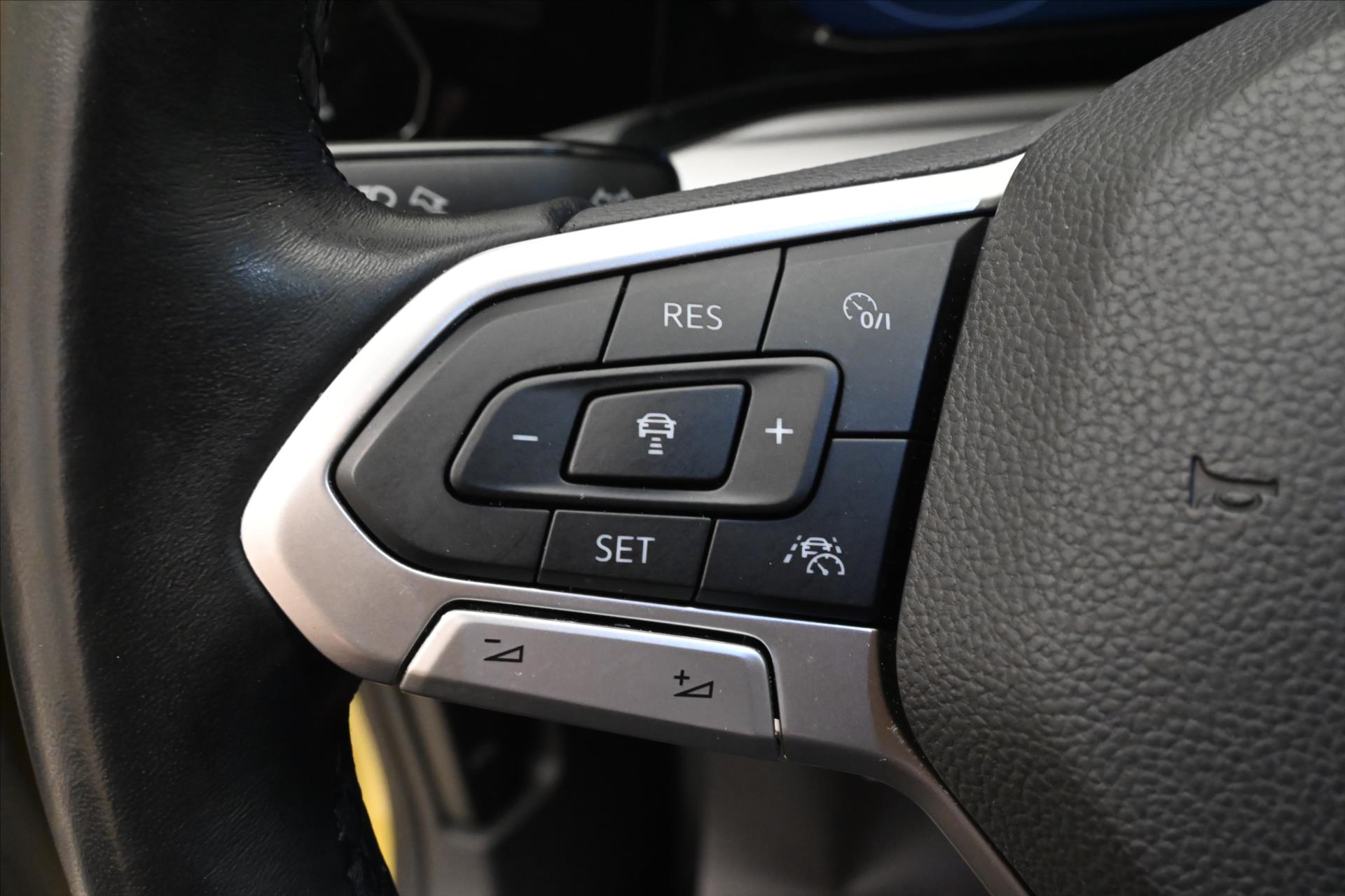Main photo of the car Volkswagen Golf 2.0 TDI 110 kW Life Warranty up to 5 years (25)