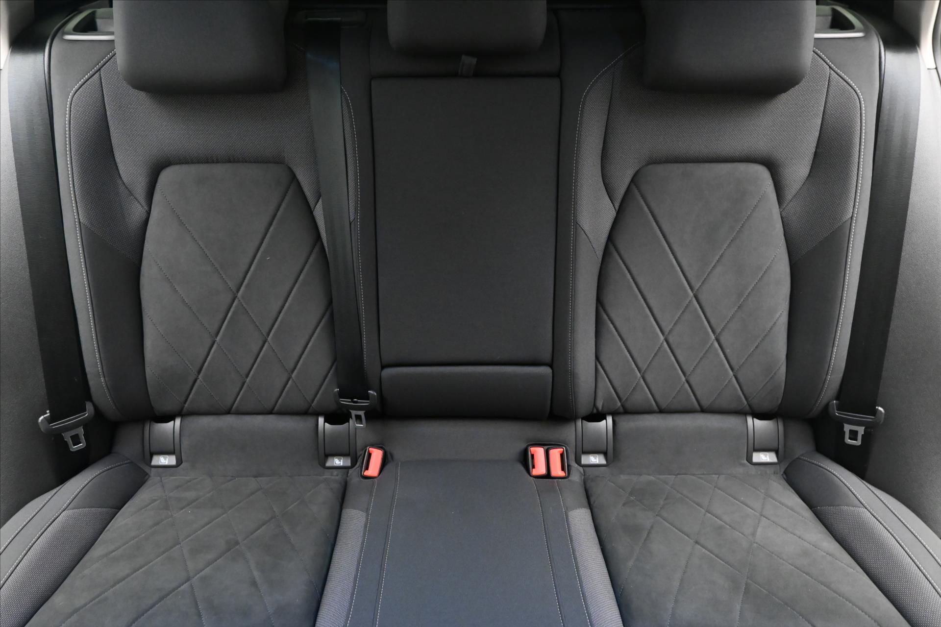 Main photo of the car Volkswagen Golf 2.0 TDI 110 kW Life Warranty up to 5 years (29)