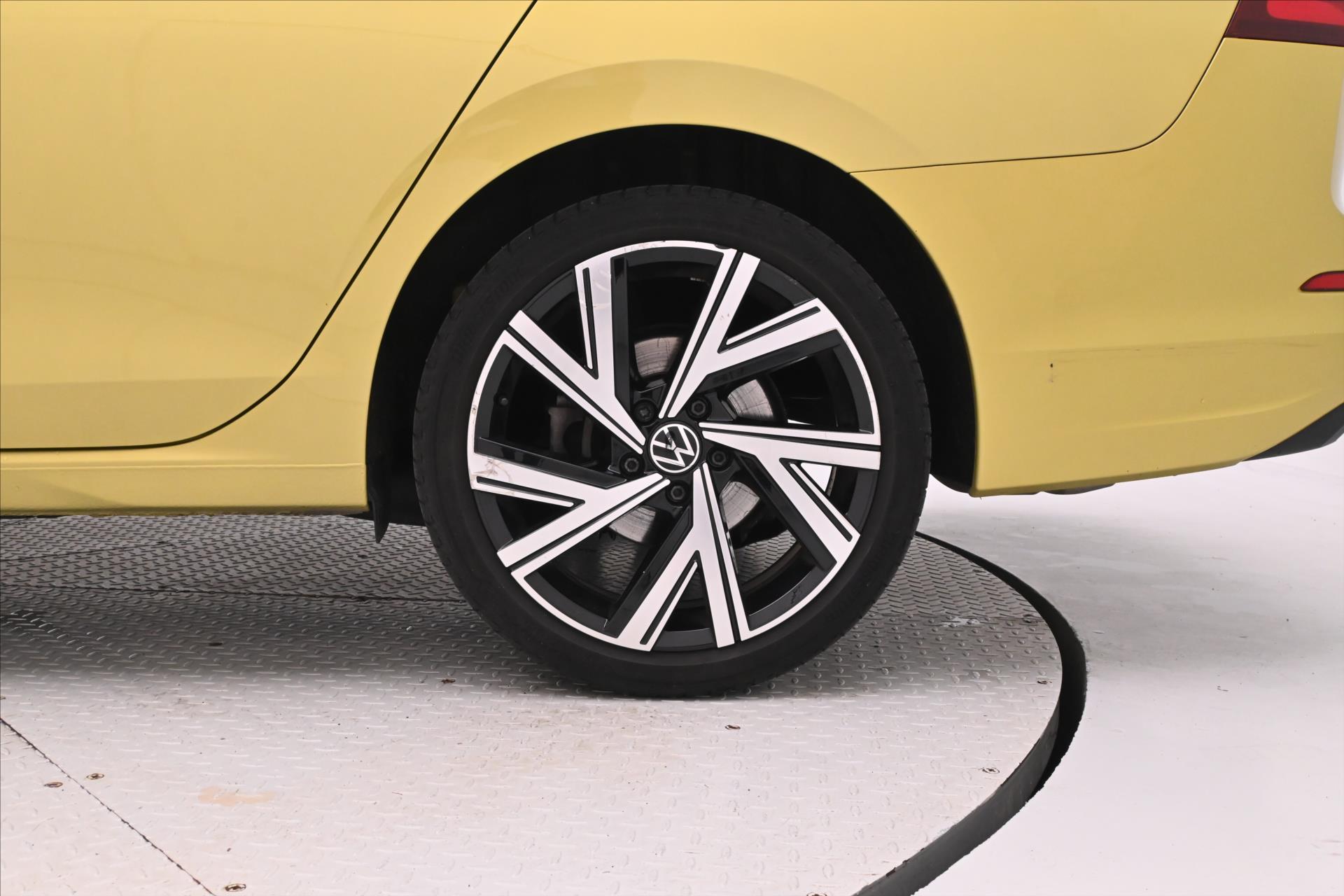 Main photo of the car Volkswagen Golf 2.0 TDI 110 kW Life Warranty up to 5 years (33)