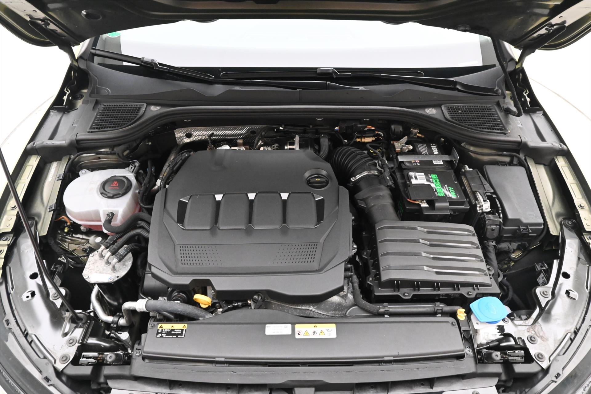 Main photo of the car Volkswagen Golf 2.0 TDI 110 kW Life Warranty up to 5 years (10)