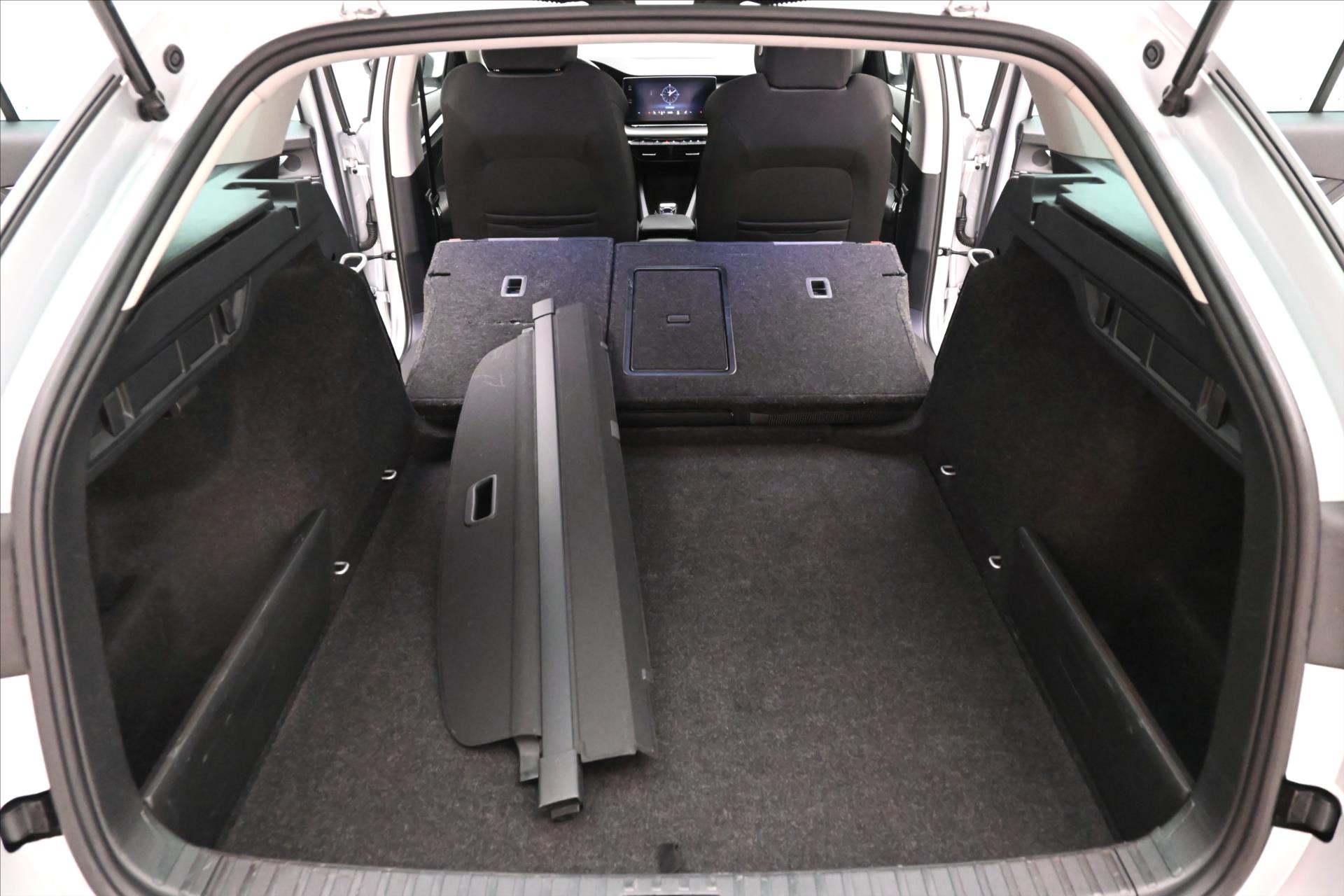 Main photo of the car Skoda Octavia 2.0 TDI 110 kW DSG 4x4 NAVI Warranty up to 5 years (12)