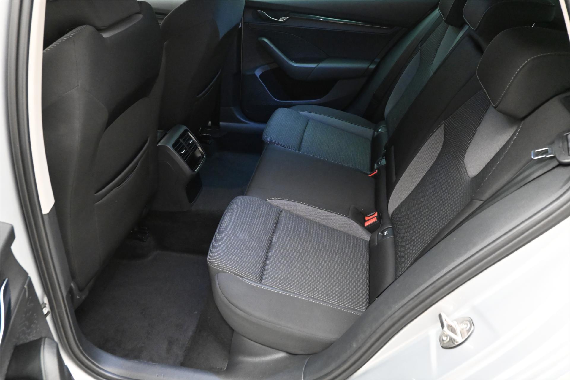 Main photo of the car Skoda Octavia 2.0 TDI 110 kW DSG 4x4 NAVI Warranty up to 5 years (15)