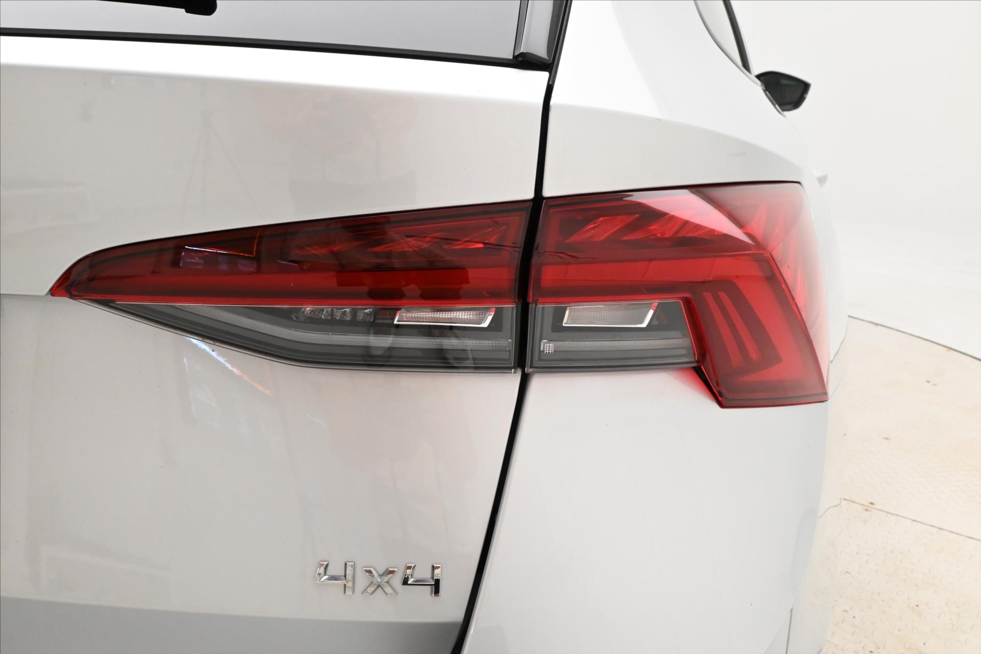 Main photo of the car Skoda Octavia 2.0 TDI 110 kW DSG 4x4 NAVI Warranty up to 5 years (30)
