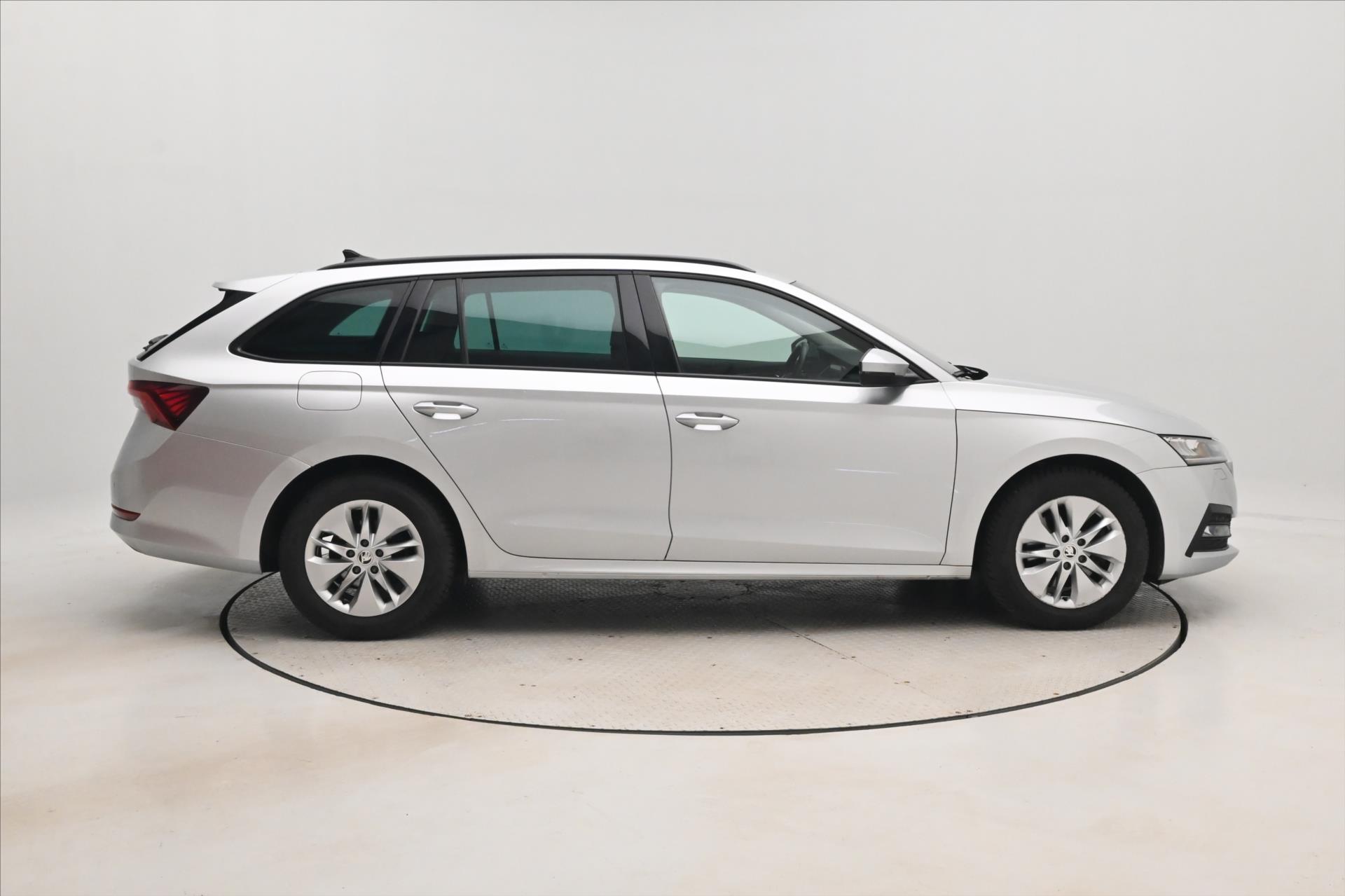 Main photo of the car Skoda Octavia 2.0 TDI 110 kW DSG 4x4 NAVI Warranty up to 5 years (5)