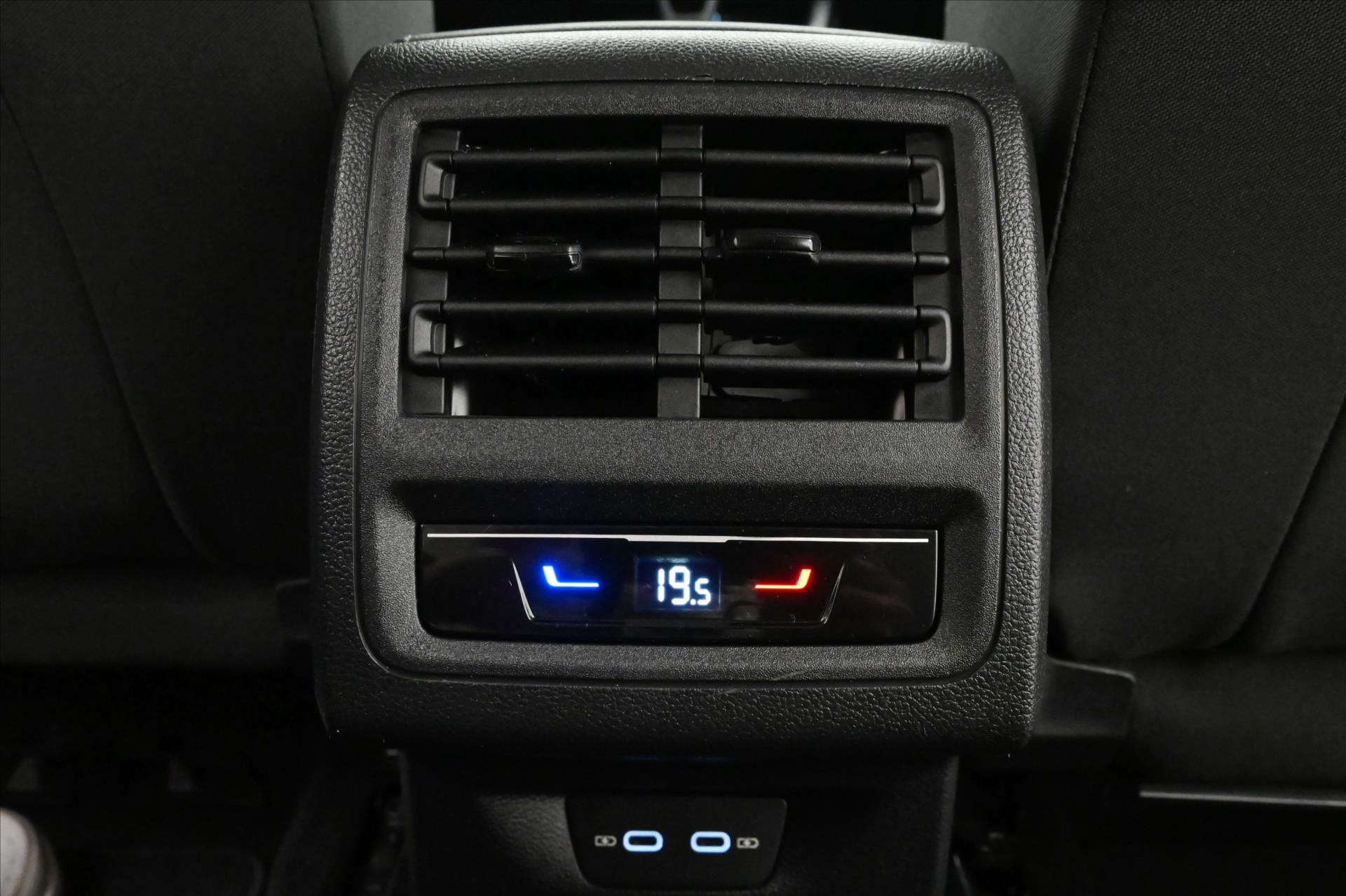 Hlavní fotografie vozu Volkswagen Golf 2,0 TDI 85 kW Life Záruka až 5 let (23)