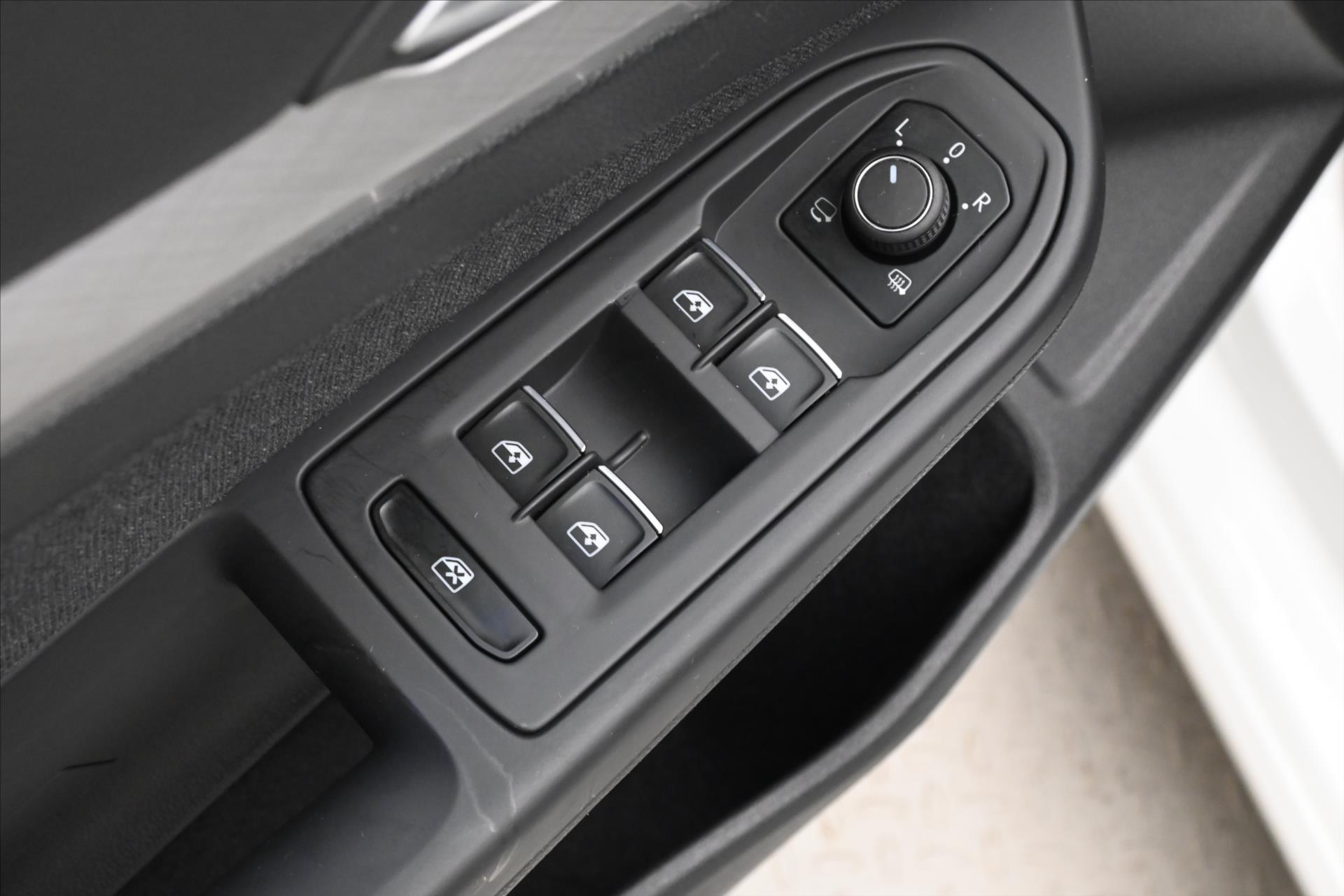 Hlavní fotografie vozu Volkswagen Golf 2,0 TDI 85 kW Life Záruka až 5 let (27)