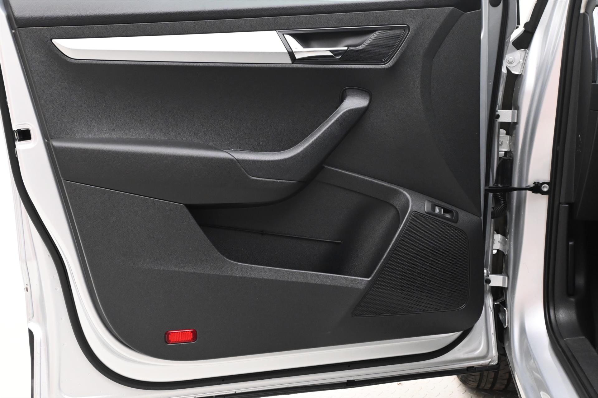 Hlavní fotografie vozu Škoda Karoq 2,0 TDI 85 kW DSG Ambition Záruka až 5 let (24)