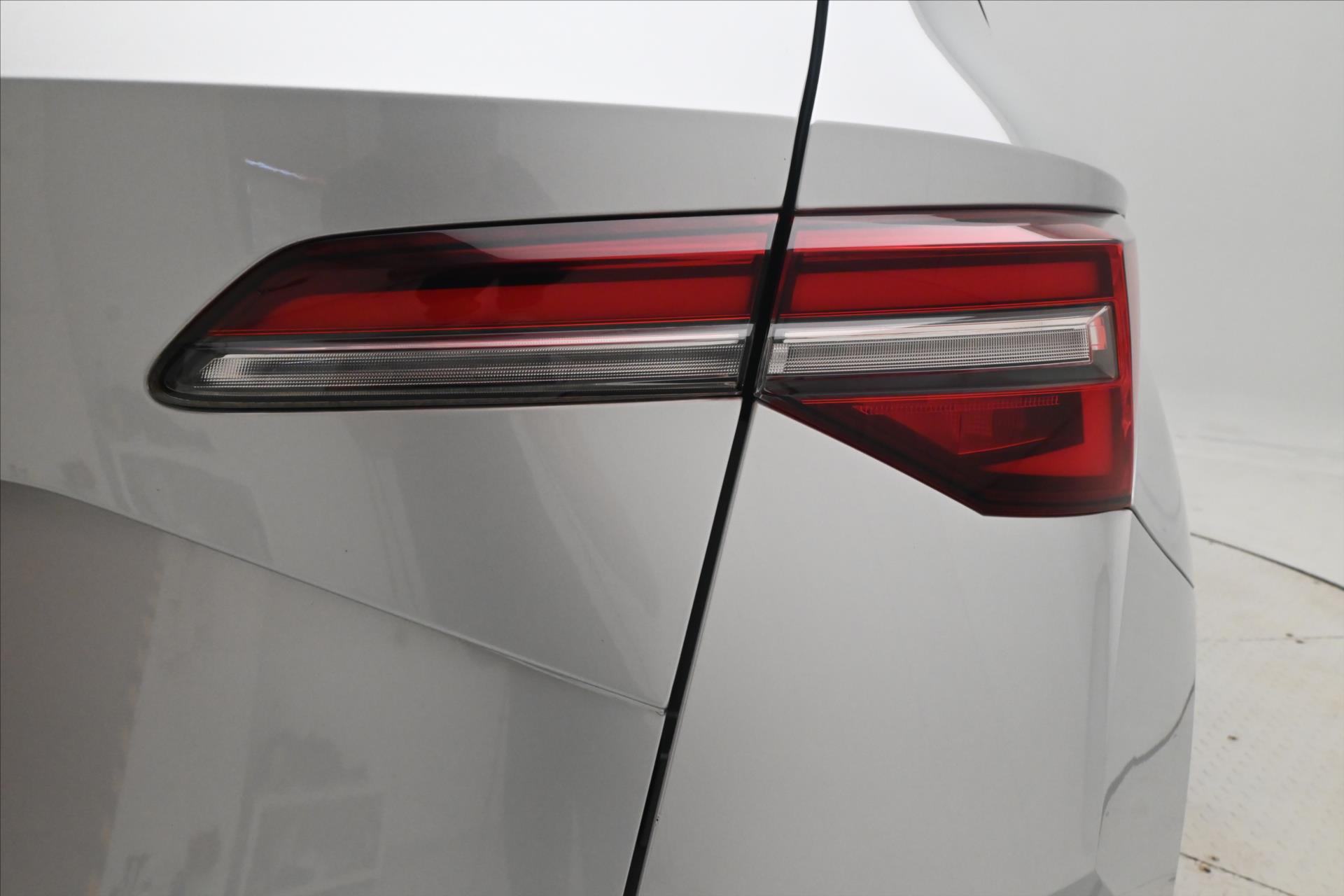 Hlavní fotografie vozu Škoda Karoq 2,0 TDI 85 kW DSG Ambition Záruka až 5 let (30)