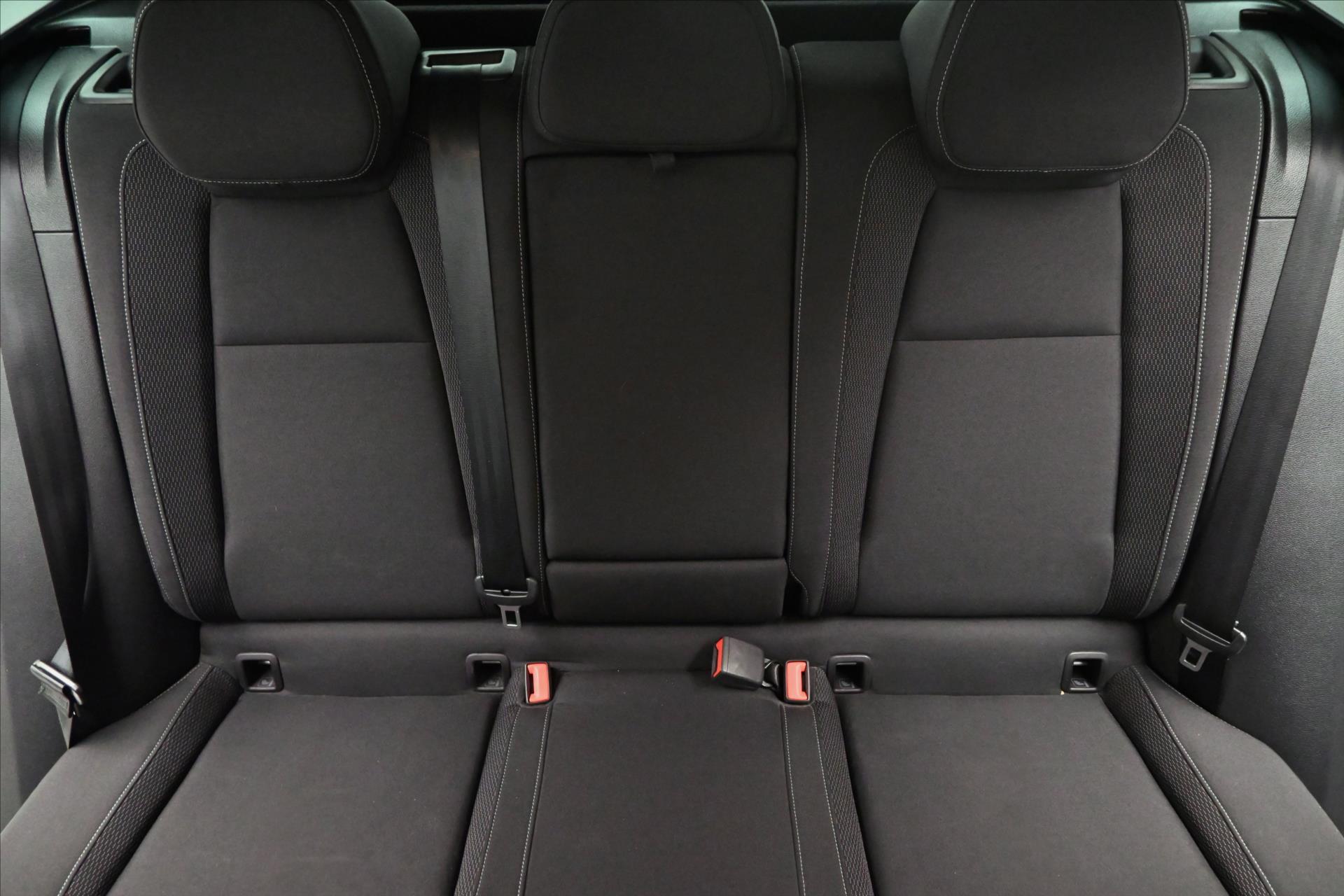 Hlavní fotografie vozu Škoda Karoq 2,0 TDI 85 kW DSG EL.KUFR Záruka až 5 let (29)