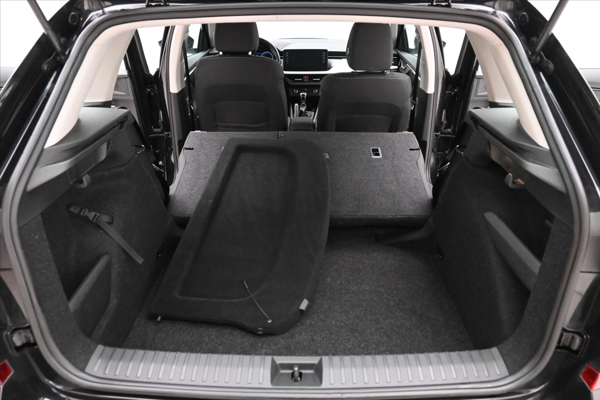 Main photo of the car Skoda Kamiq 1.0 TSI 81kW DSG Ambition Warranty up to 5 years (12)