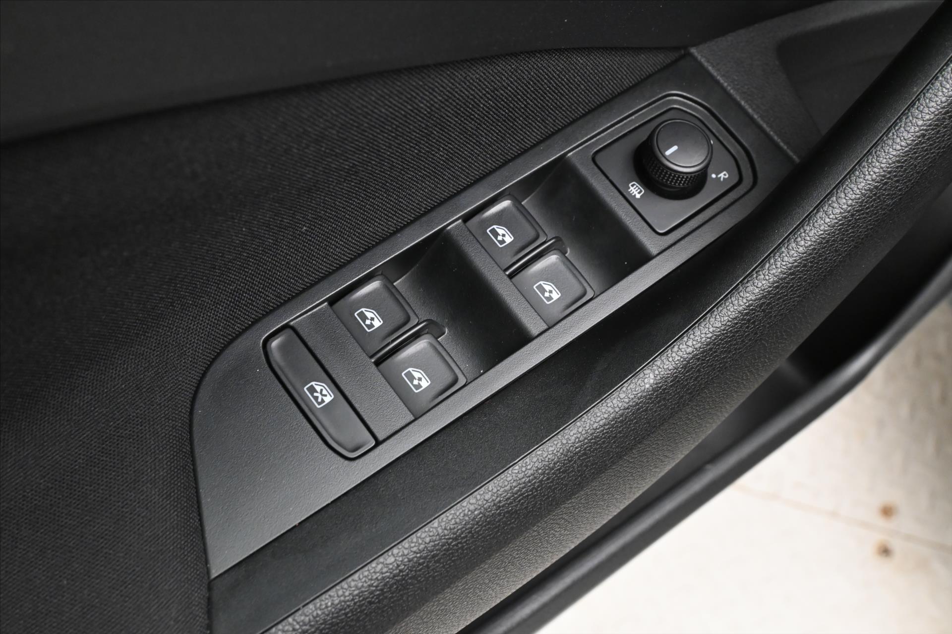Main photo of the car Skoda Kamiq 1.0 TSI 81kW DSG Ambition Warranty up to 5 years (26)