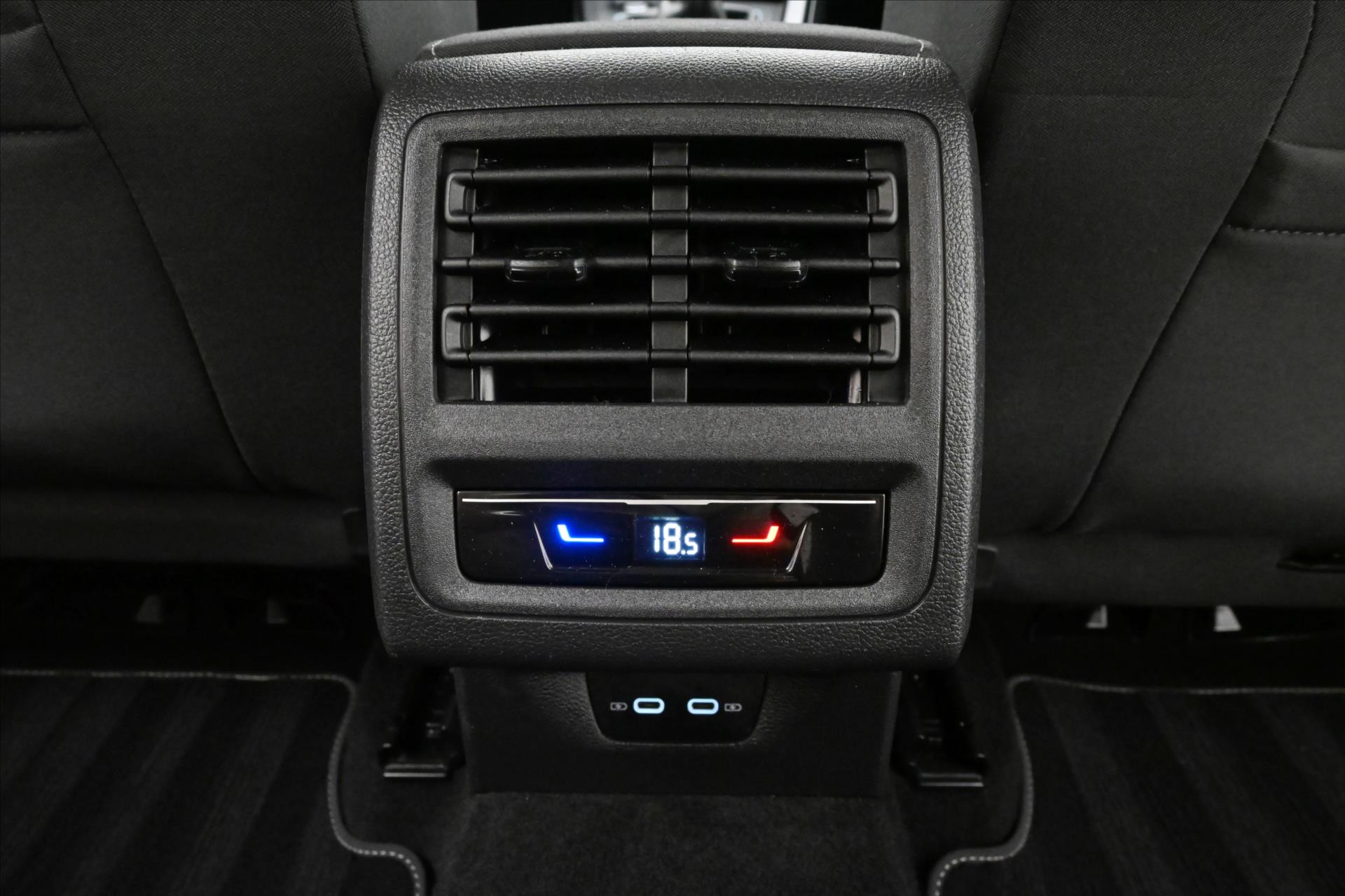Hlavní fotografie vozu Volkswagen Golf 2,0 TDI 110 kW Life Záruka až 5 let (22)