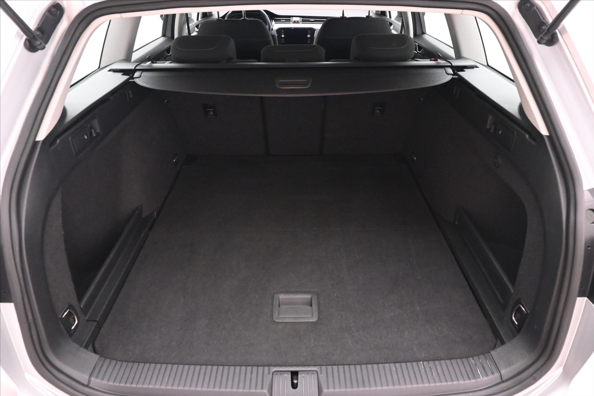 Hlavní fotografie vozu Volkswagen Passat 2,0 TDI 110kW Business Záruka až 5 let (11)