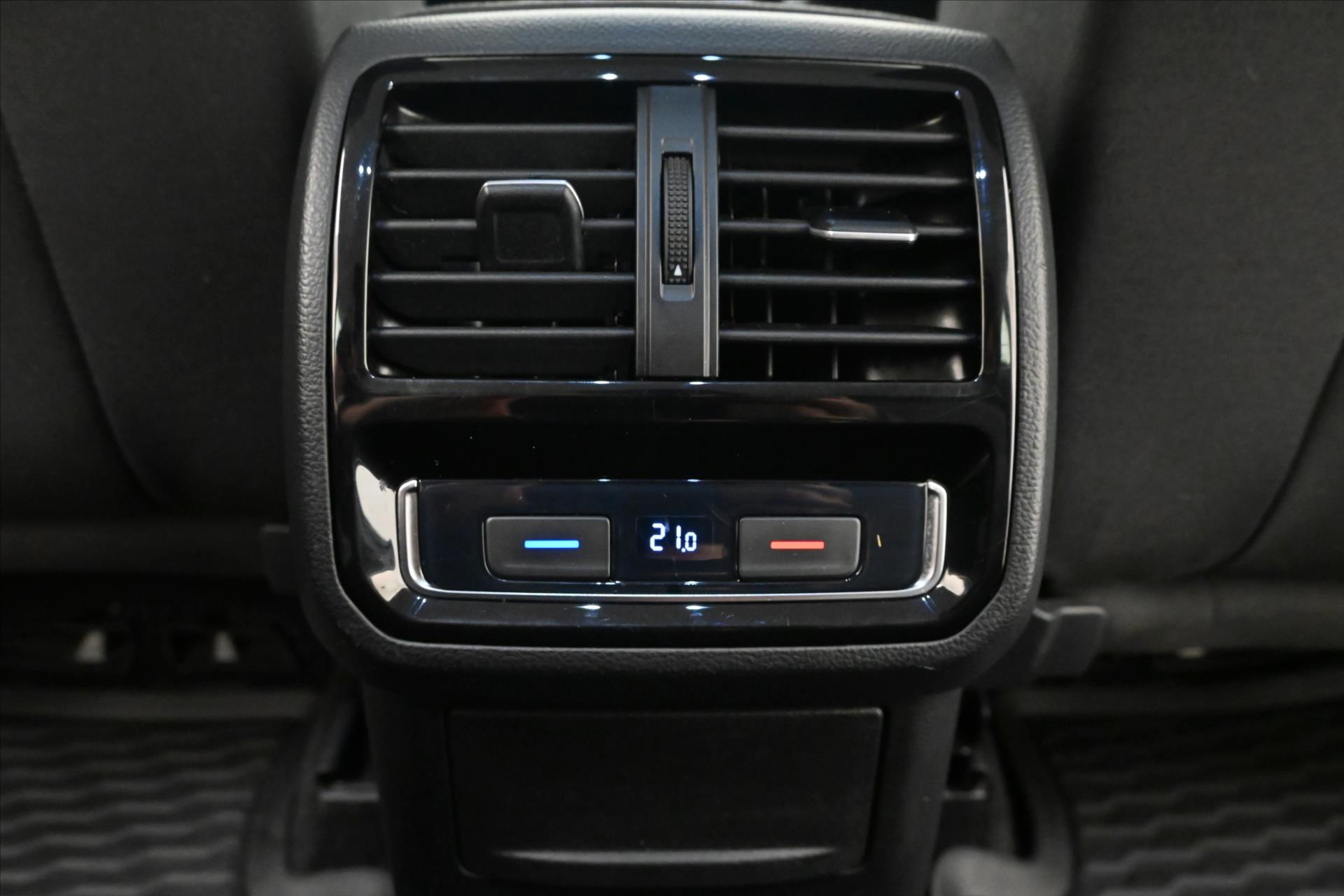 Hlavní fotografie vozu Volkswagen Passat 2,0 TDI 110kW Business Záruka až 5 let (23)