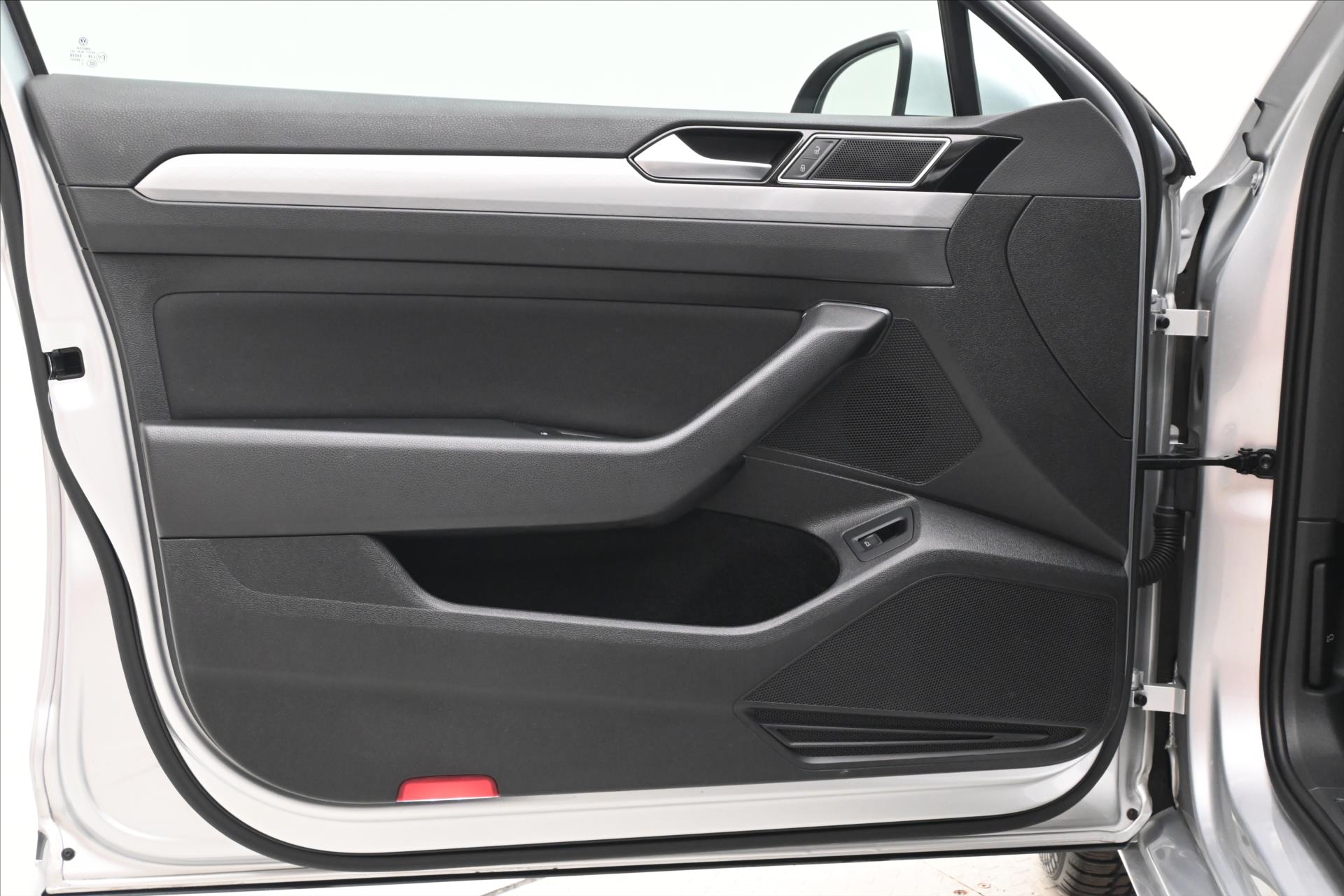 Hlavní fotografie vozu Volkswagen Passat 2,0 TDI 110kW Business Záruka až 5 let (26)