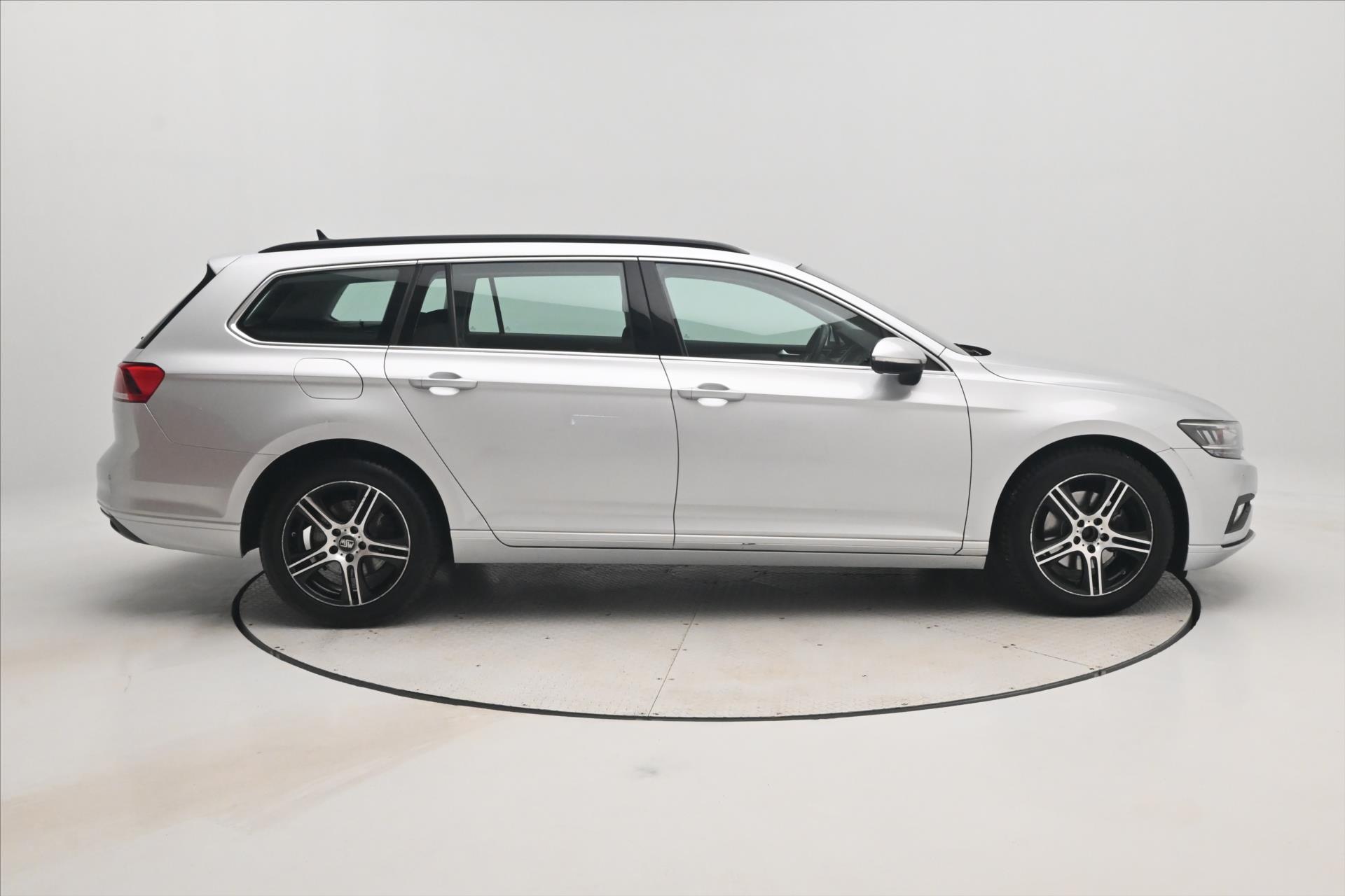 Hlavní fotografie vozu Volkswagen Passat 2,0 TDI 110kW Business Záruka až 5 let (5)