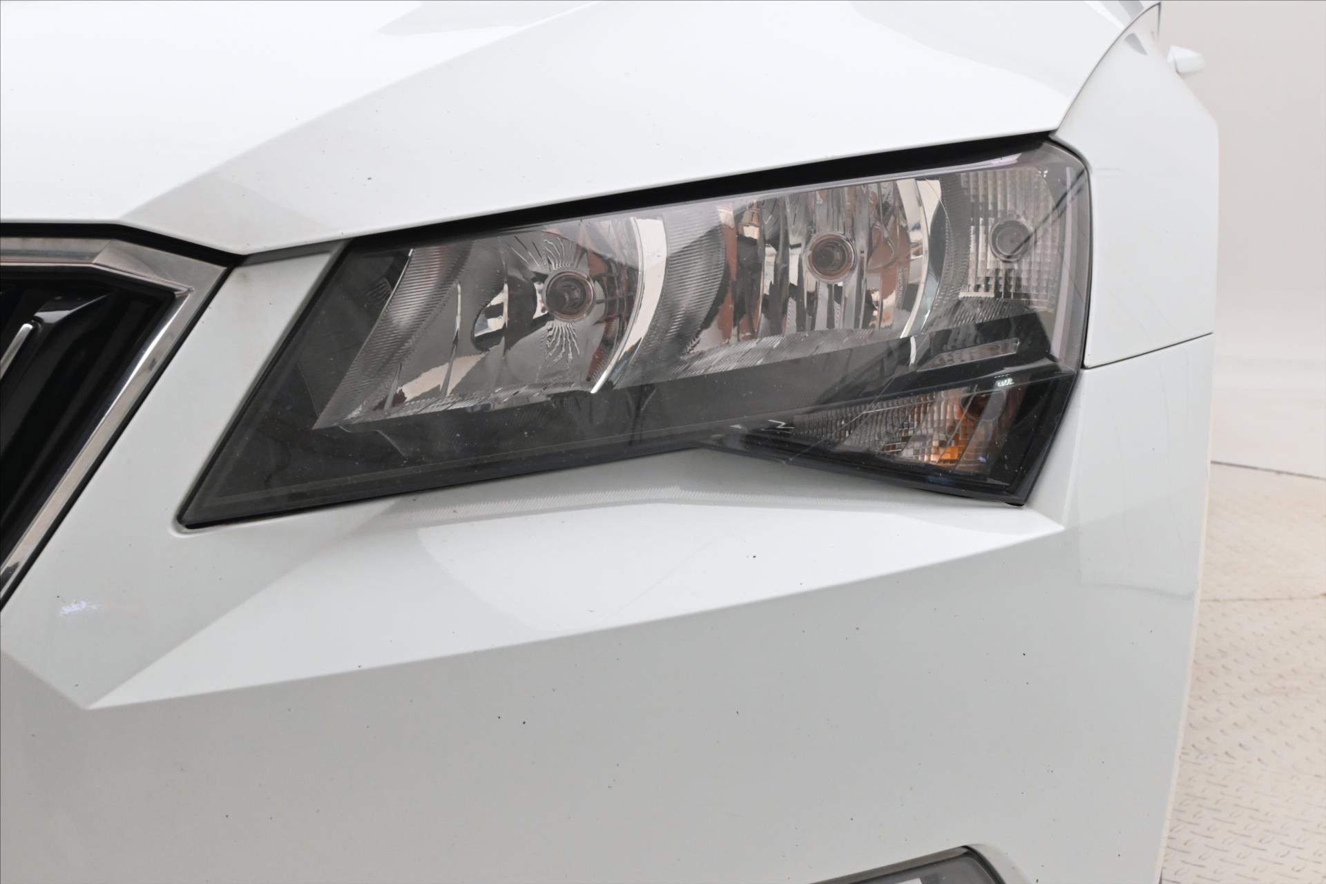 Hlavní fotografie vozu Škoda Superb 1,6 TDI 88 kW NAVI Ambition Záruka až 5 let (28)