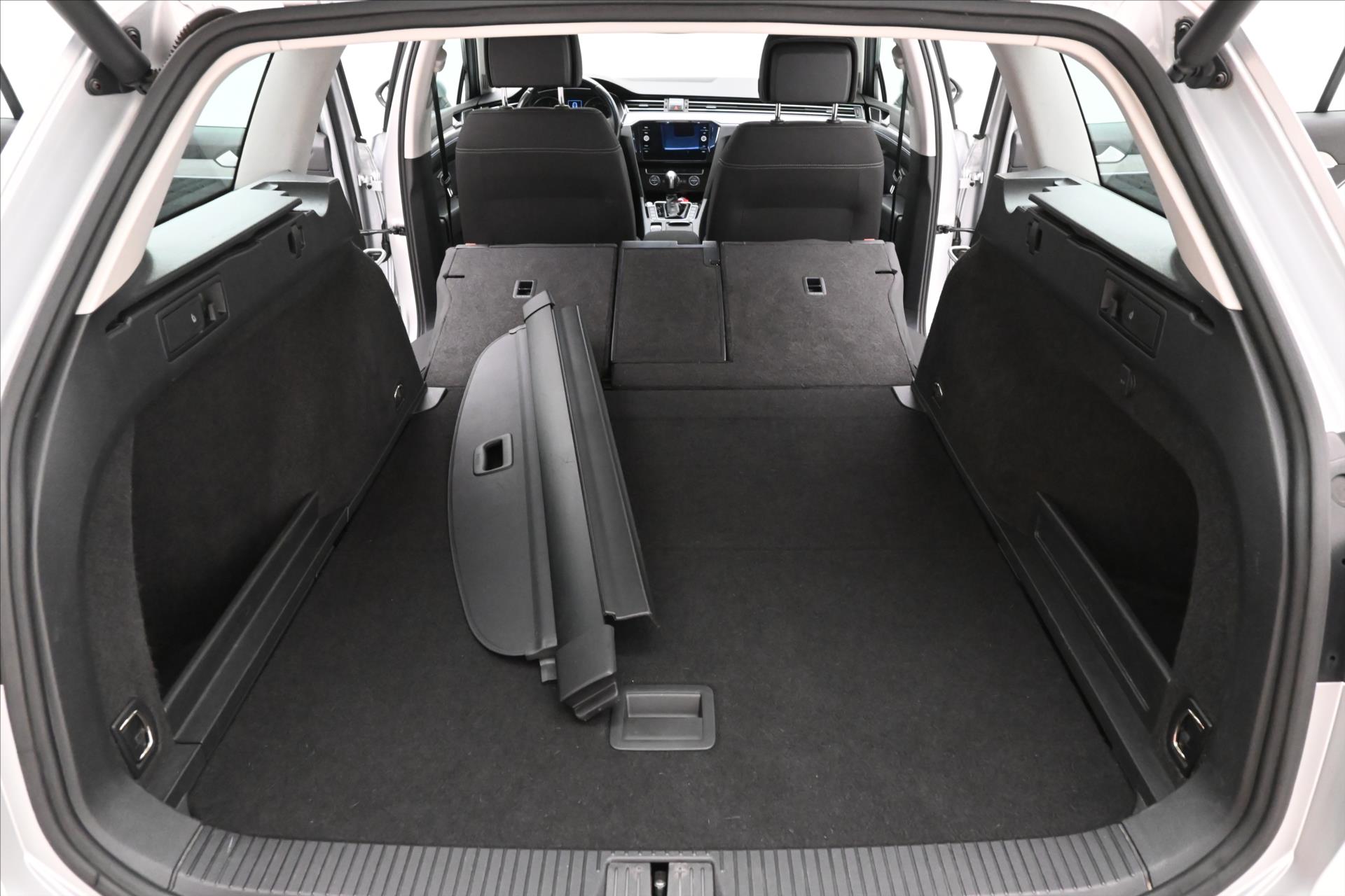 Main photo of the car Volkswagen Passat 2.0 TDI 110 kW DSG Business Warranty up to 5 years (12)