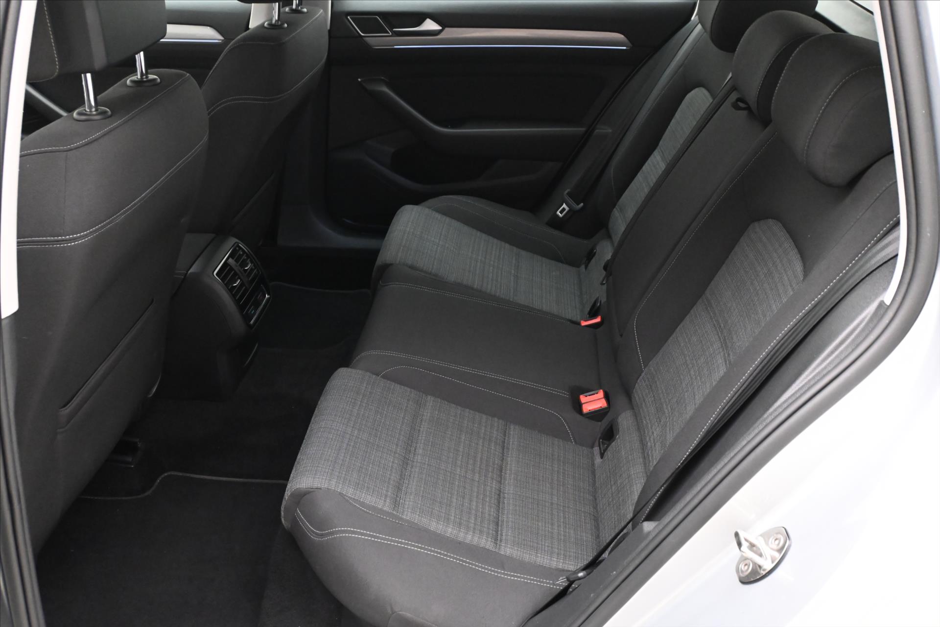 Main photo of the car Volkswagen Passat 2.0 TDI 110 kW DSG Business Warranty up to 5 years (15)