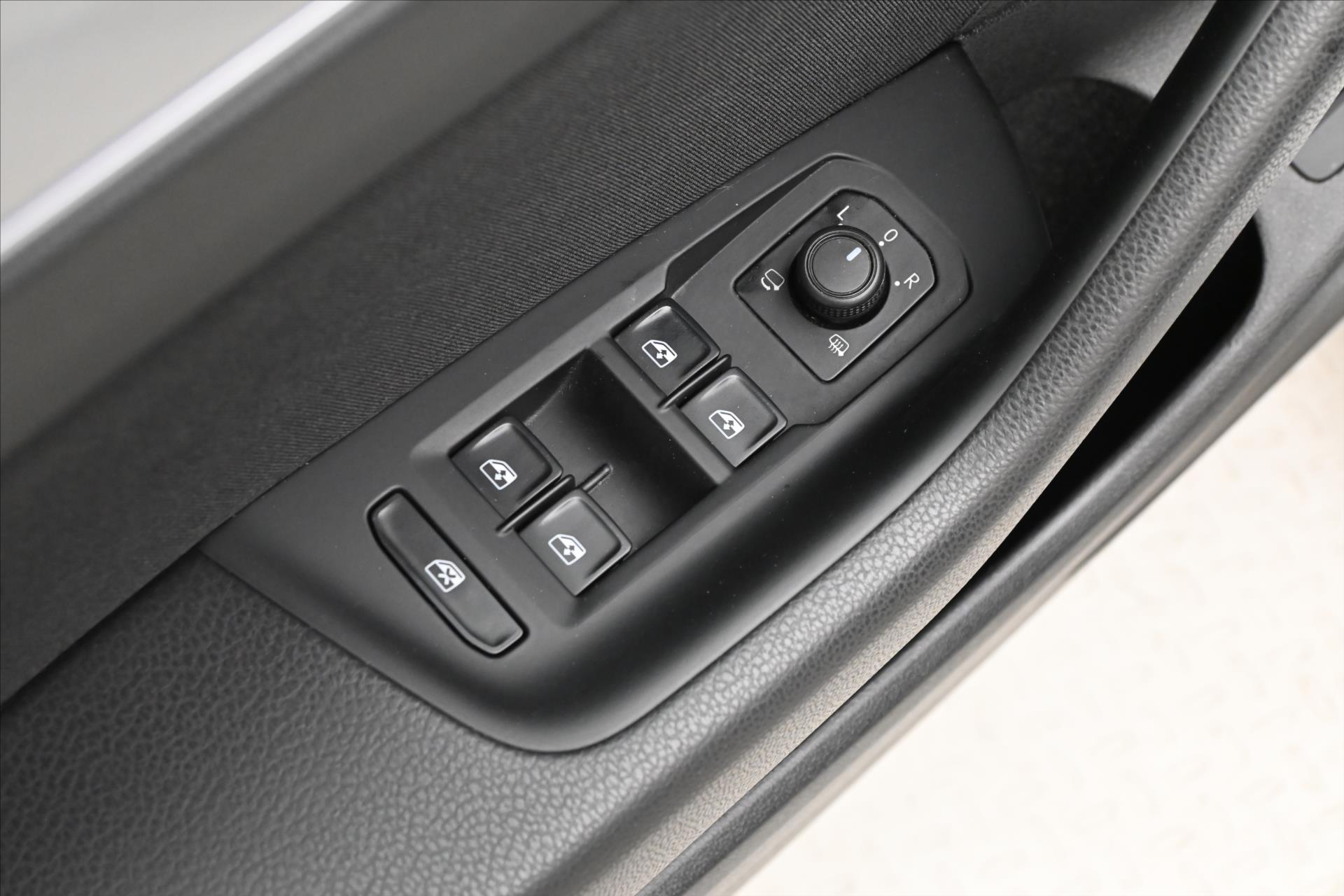 Main photo of the car Volkswagen Passat 2.0 TDI 110 kW DSG Business Warranty up to 5 years (27)