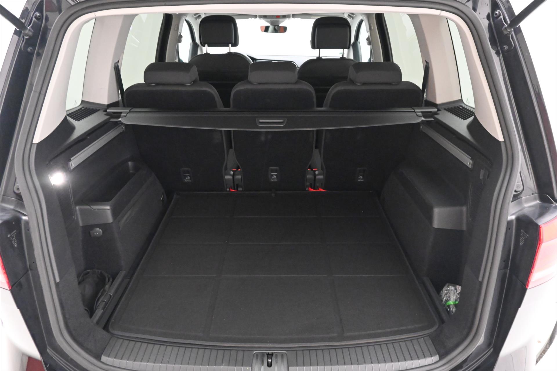 Hlavní fotografie vozu Volkswagen Touran 2,0 TDI 110kW DSG Alcantara Záruka až 5 let (11)