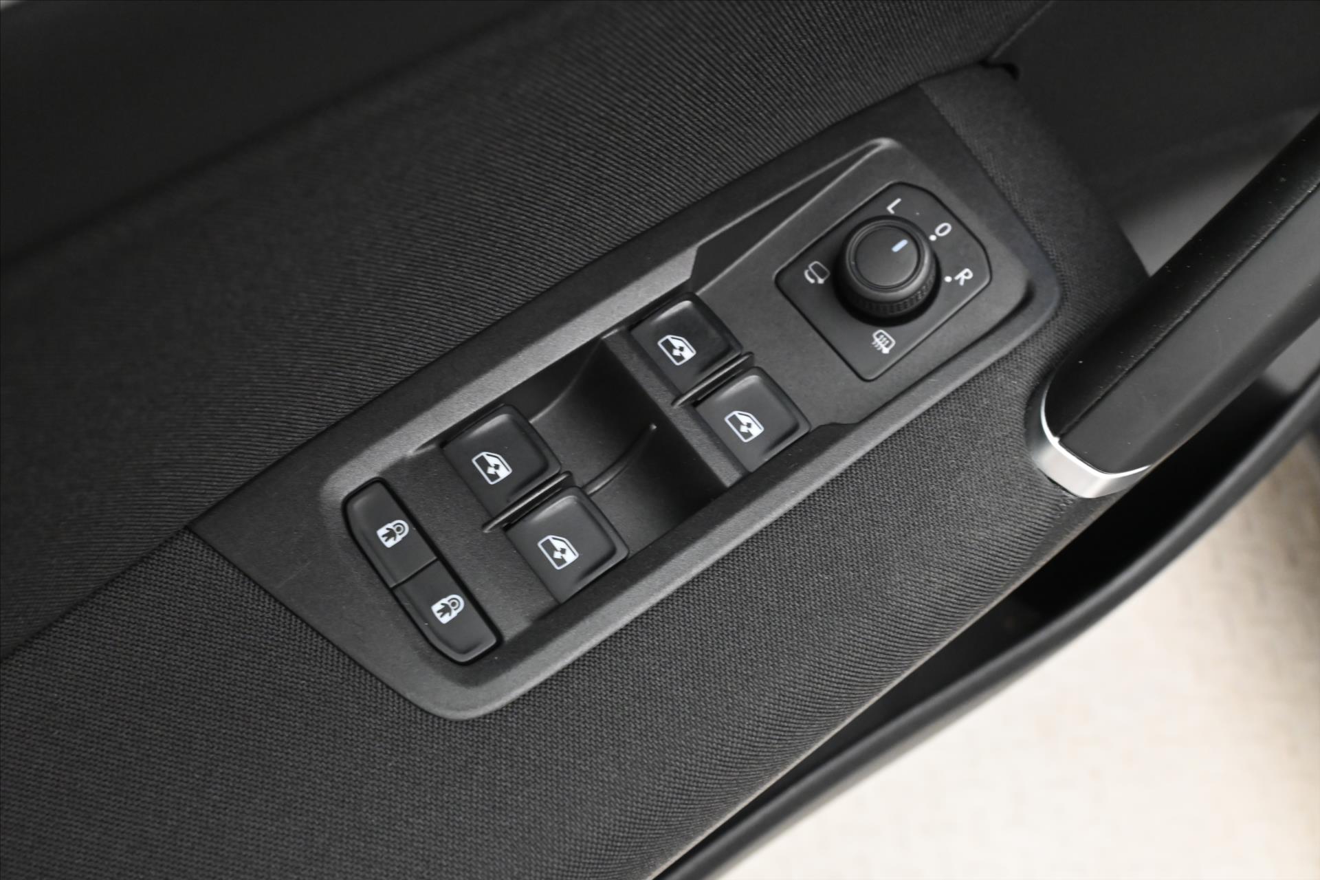 Hlavní fotografie vozu Volkswagen Touran 2,0 TDI 110kW DSG Alcantara Záruka až 5 let (26)