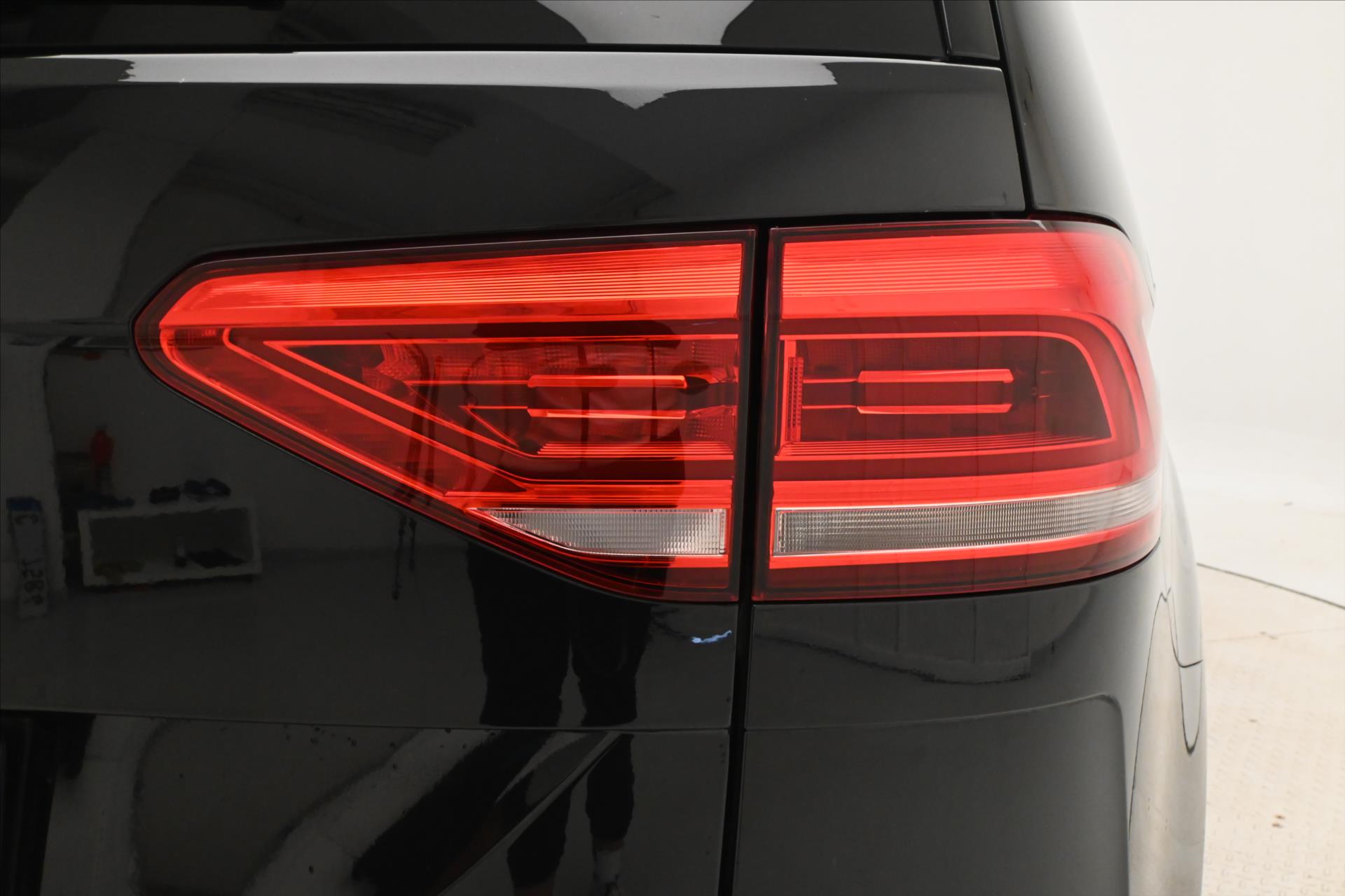 Hlavní fotografie vozu Volkswagen Touran 2,0 TDI 110kW DSG Alcantara Záruka až 5 let (30)