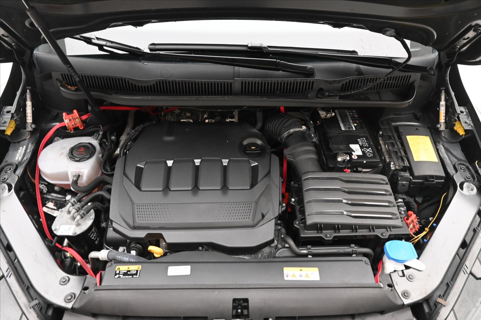 Hlavní fotografie vozu Volkswagen Touran 2,0 TDI 110kW DSG Alcantara Záruka až 5 let (10)