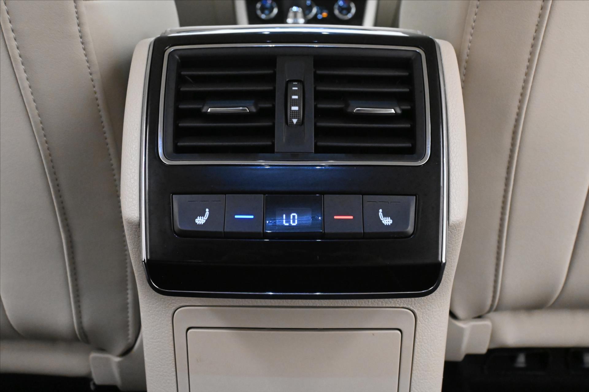 Hlavní fotografie vozu Škoda Superb 2,0 TDI 147 kW L&K DSG Záruka až 5 let (23)