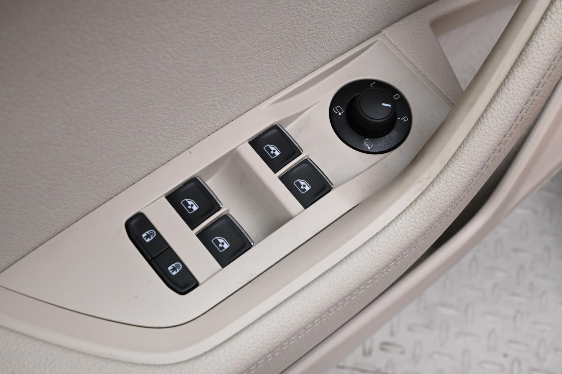 Hlavní fotografie vozu Škoda Superb 2,0 TDI 147 kW L&K DSG Záruka až 5 let (27)