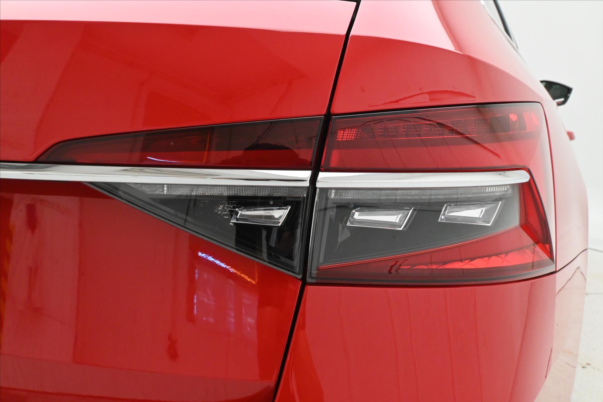 Hlavní fotografie vozu Škoda Superb 2,0 TDI 147 kW L&K DSG Záruka až 5 let (32)