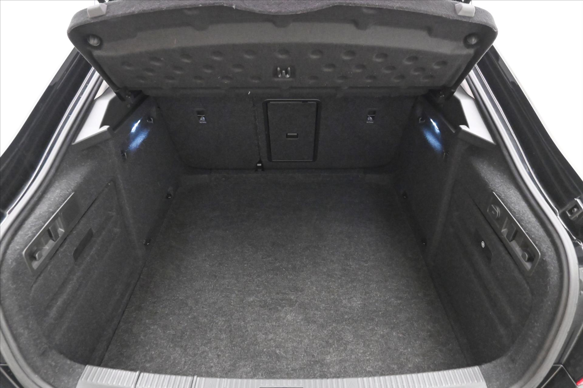 Hlavní fotografie vozu Škoda Superb 2,0 TDI 110 kW DSG Style Záruka až 5 let (11)