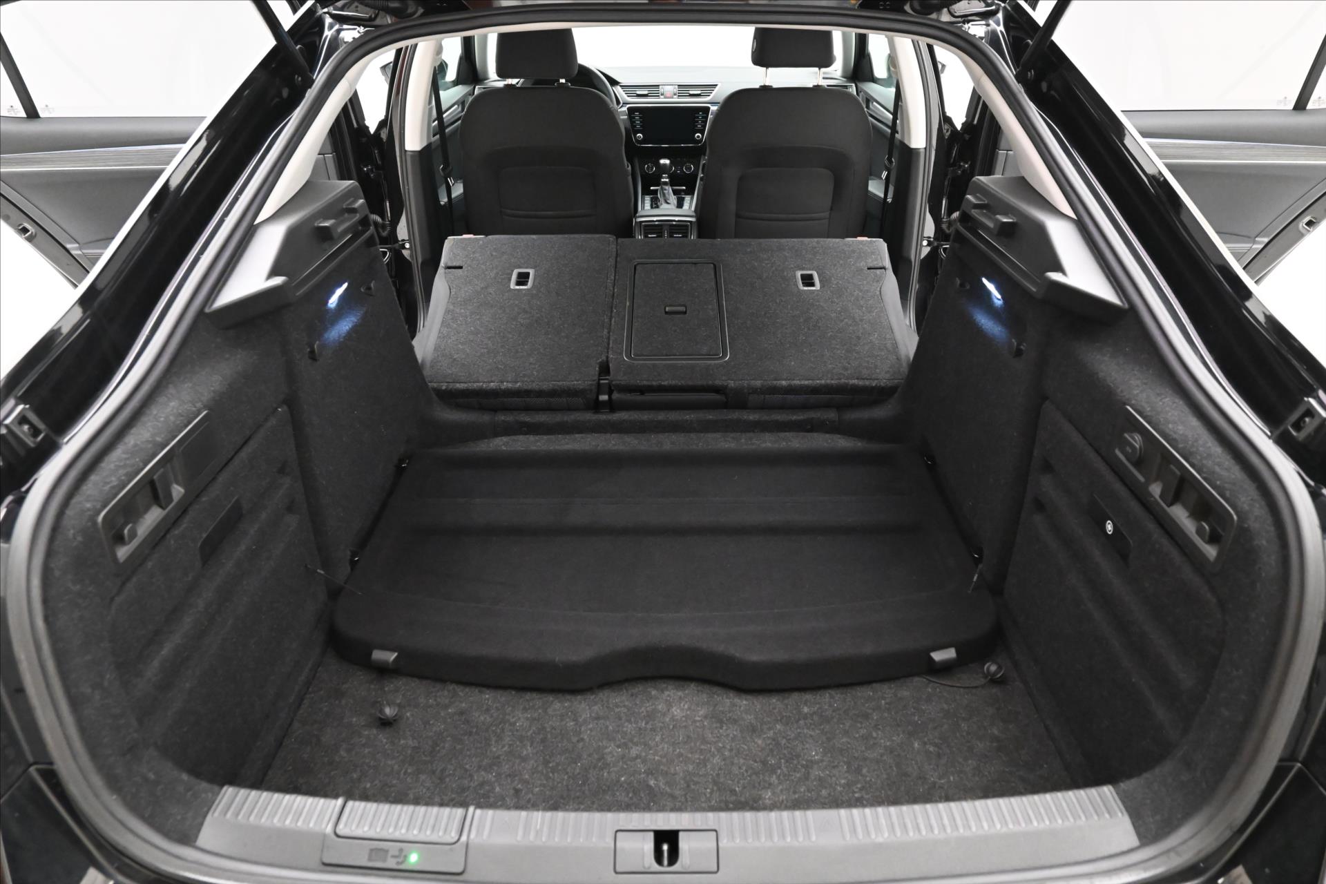 Hlavní fotografie vozu Škoda Superb 2,0 TDI 110 kW DSG Style Záruka až 5 let (12)