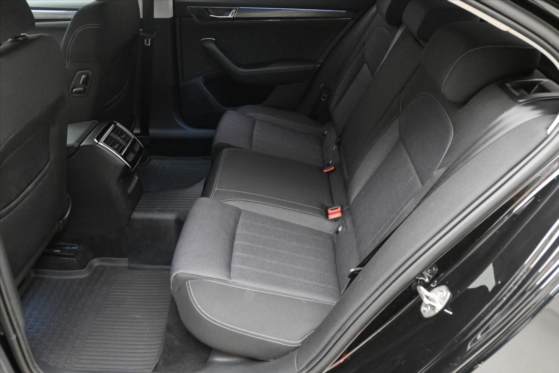 Hlavní fotografie vozu Škoda Superb 2,0 TDI 110 kW DSG Style Záruka až 5 let (15)