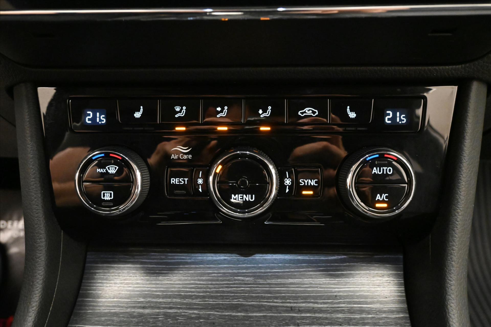 Hlavní fotografie vozu Škoda Superb 2,0 TDI 110 kW DSG Style Záruka až 5 let (22)