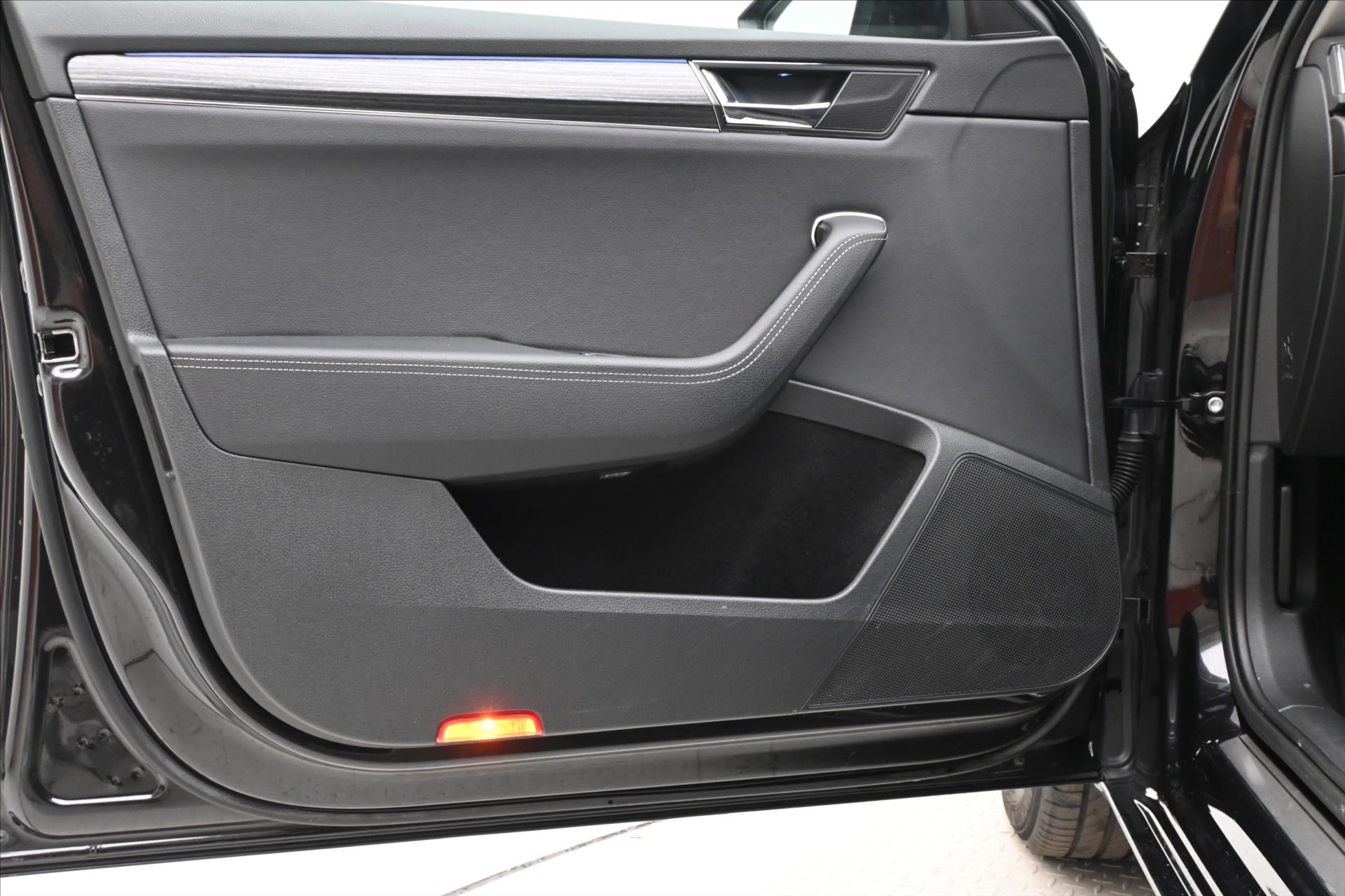 Hlavní fotografie vozu Škoda Superb 2,0 TDI 110 kW DSG Style Záruka až 5 let (26)