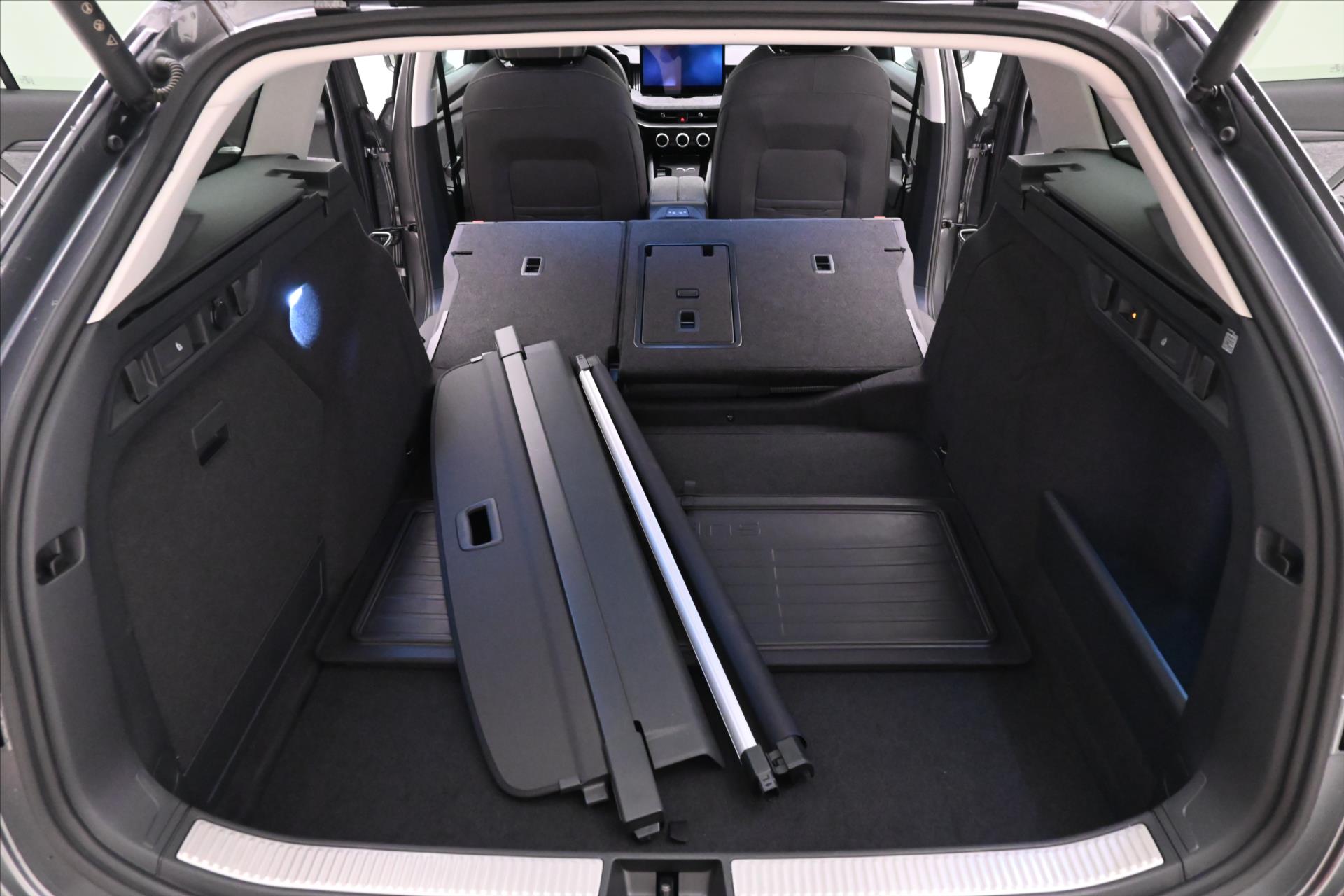 Hlavní fotografie vozu Škoda Superb 1,5 TSI 110kW DSG Selection Záruka až 5 let (12)
