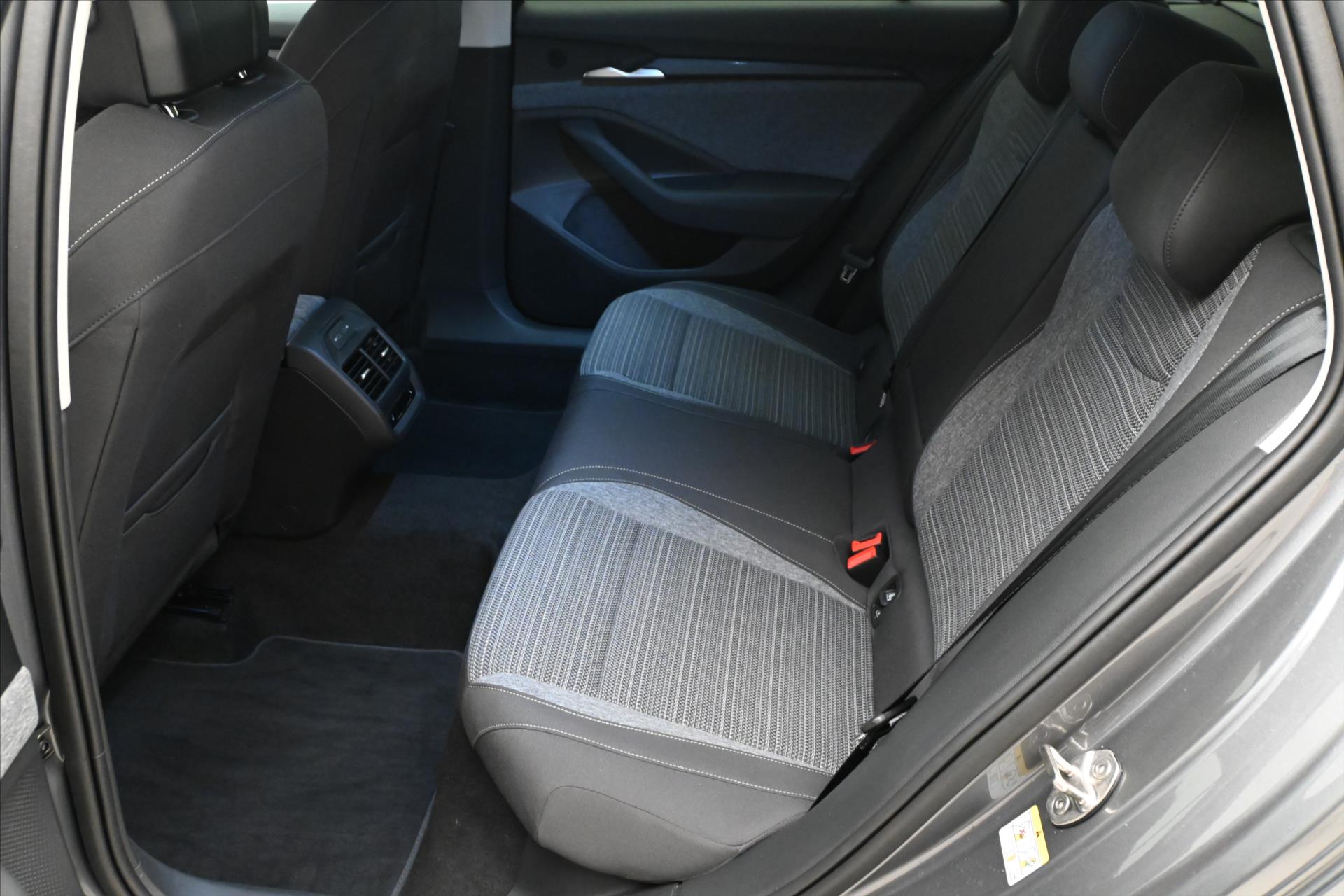 Hlavní fotografie vozu Škoda Superb 1,5 TSI 110kW DSG Selection Záruka až 5 let (15)