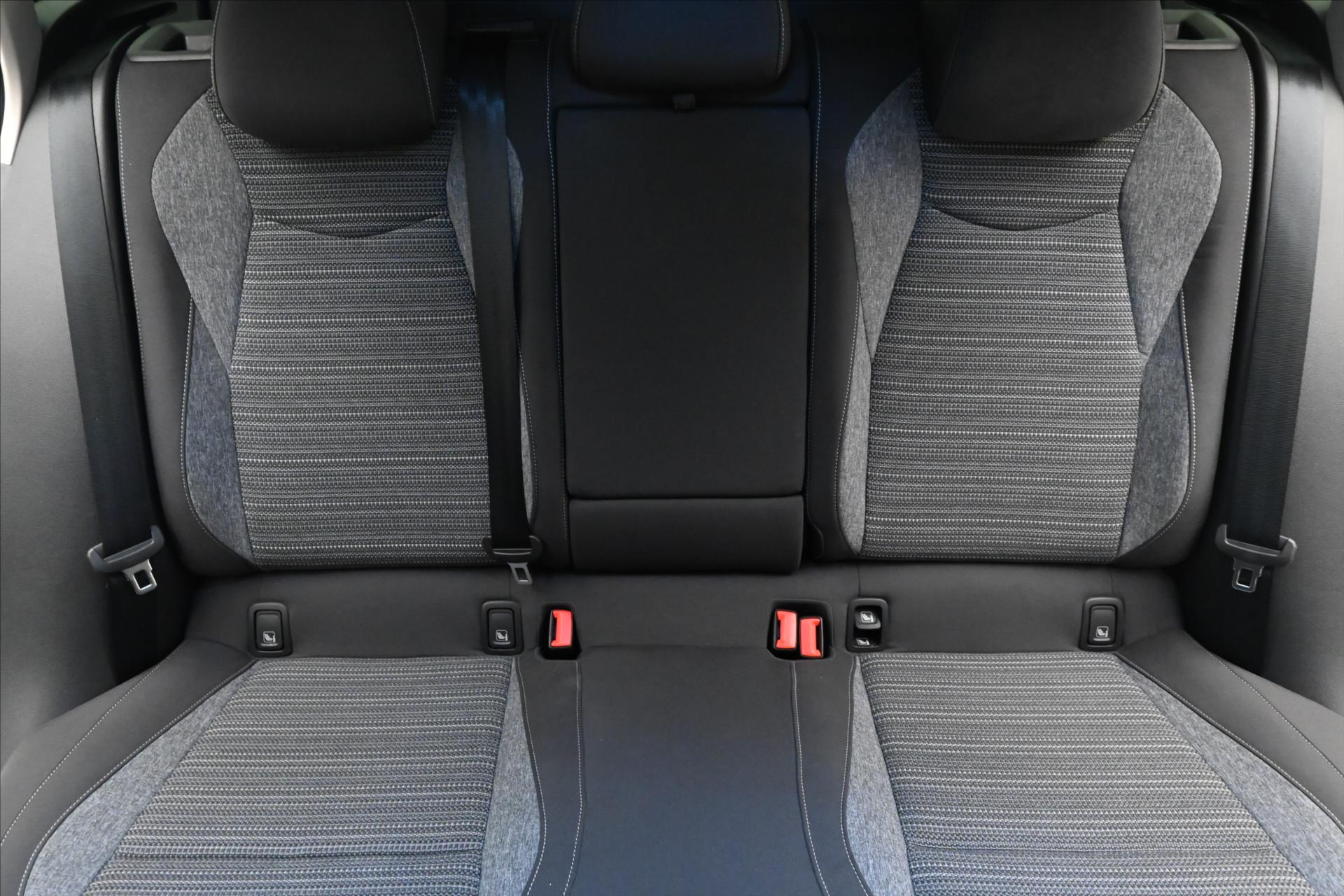 Hlavní fotografie vozu Škoda Superb 1,5 TSI 110kW DSG Selection Záruka až 5 let (30)