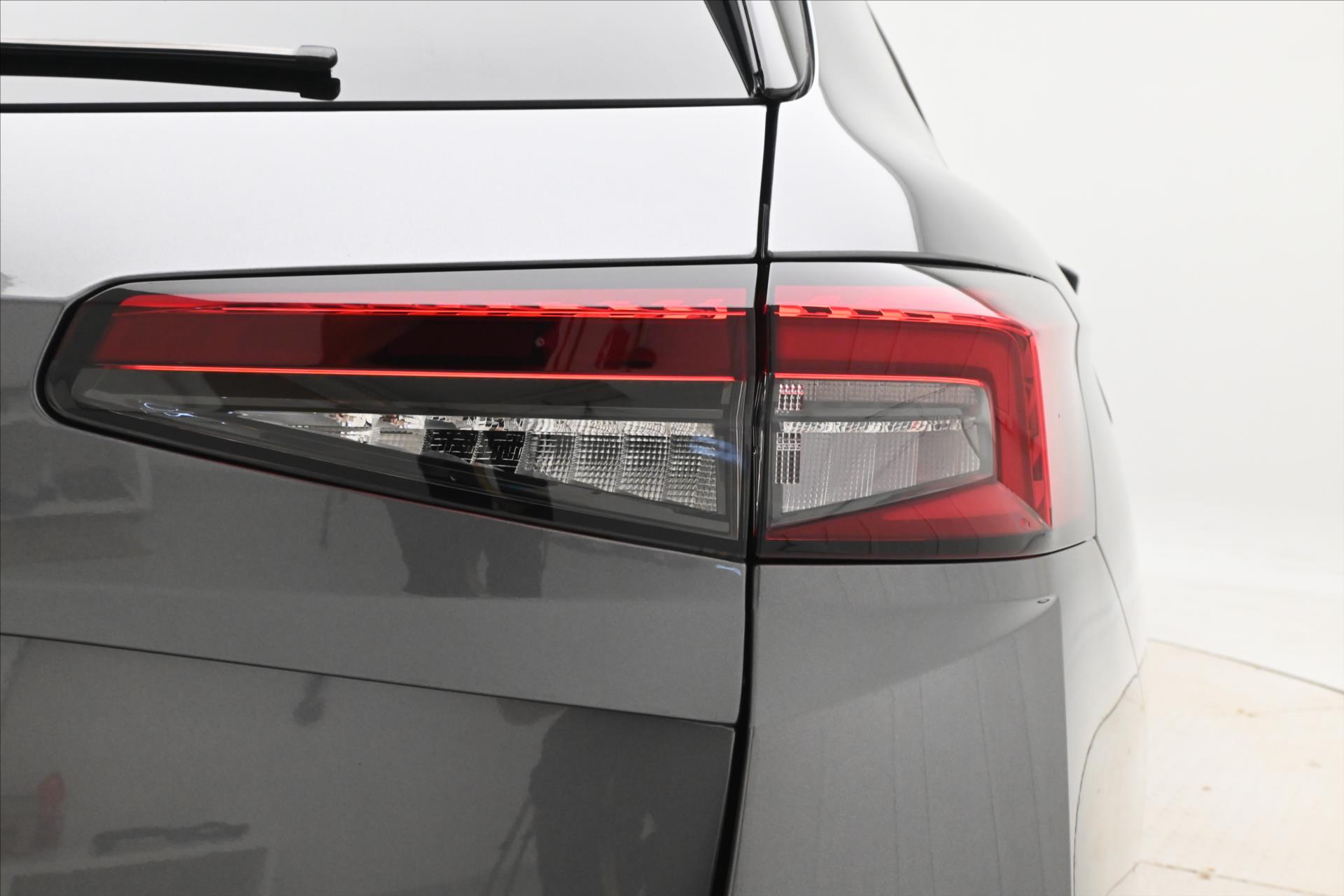 Hlavní fotografie vozu Škoda Superb 1,5 TSI 110kW DSG Selection Záruka až 5 let (33)